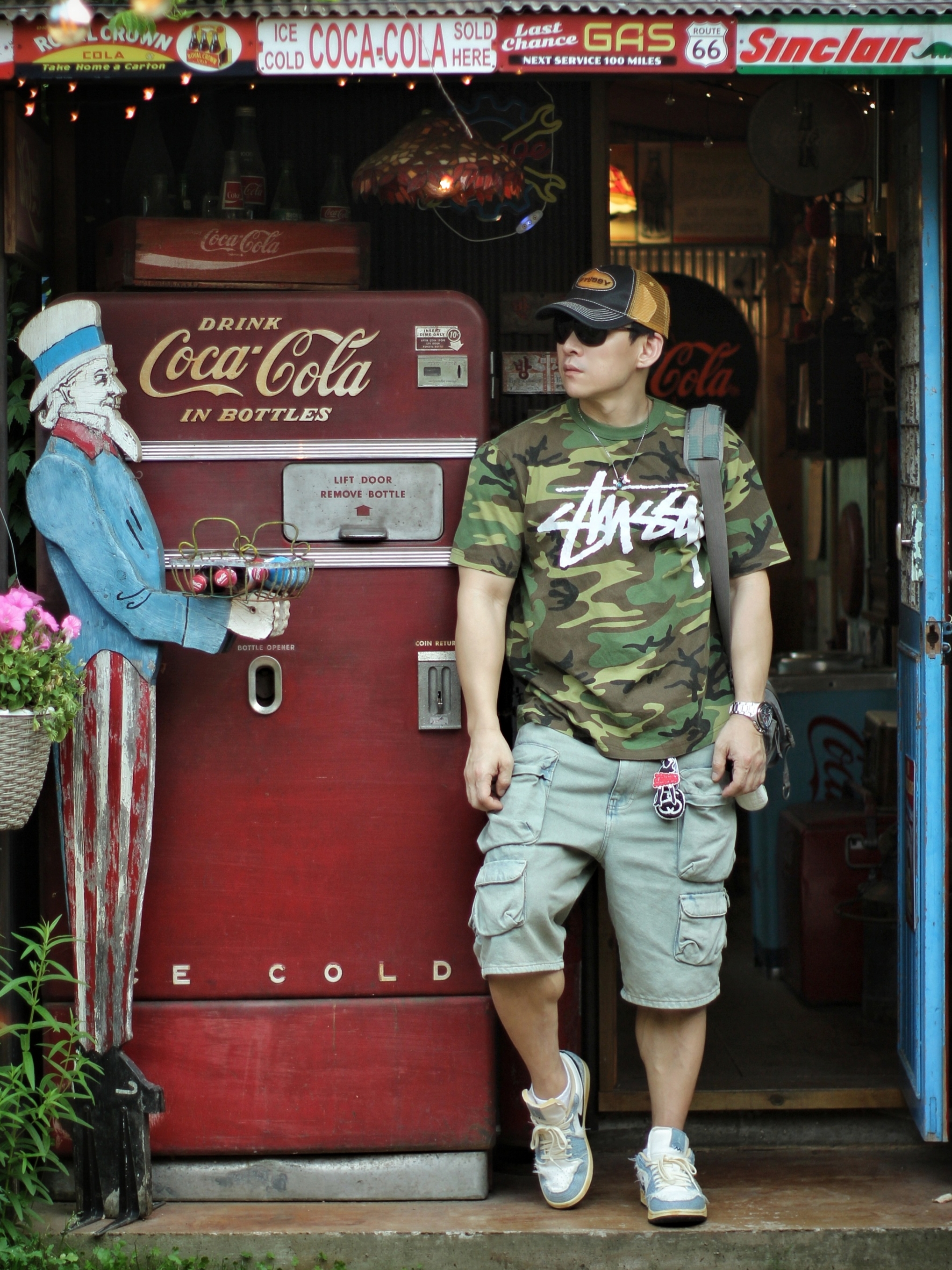 Stussy Low Pro Trucker Cut-Out Leather Snapback Honey, Zara Denim Utility Bermuda Shorts Blue Green 착용 스타일 - 1