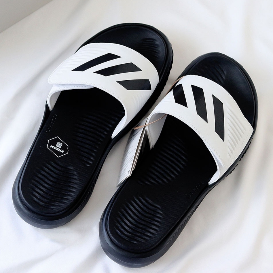 Adidas Alphabounce Slide White Core Black 착용 스타일 - 3