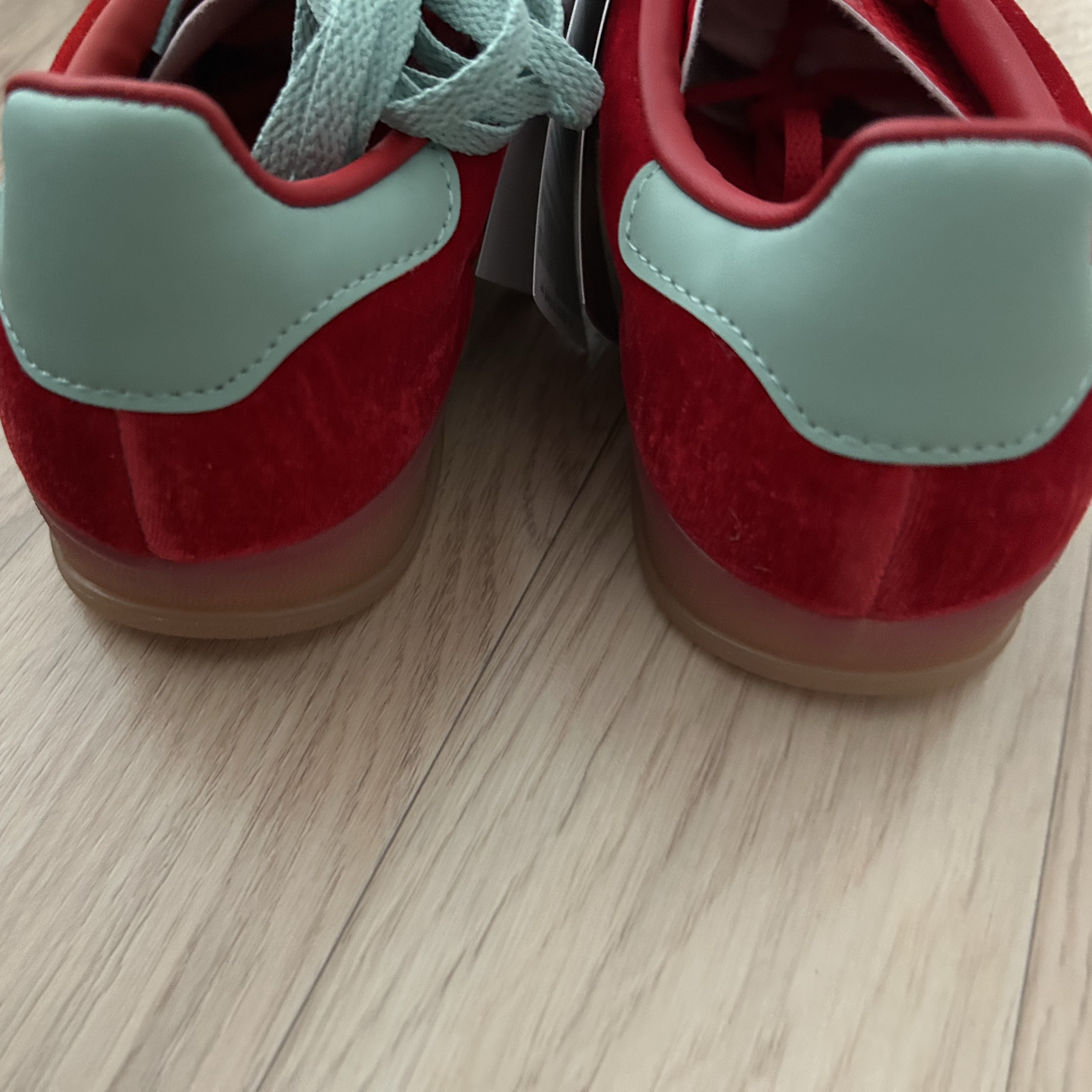(W) Adidas Gazelle Indoor Better Scarlet Hazy Green 착용 스타일
