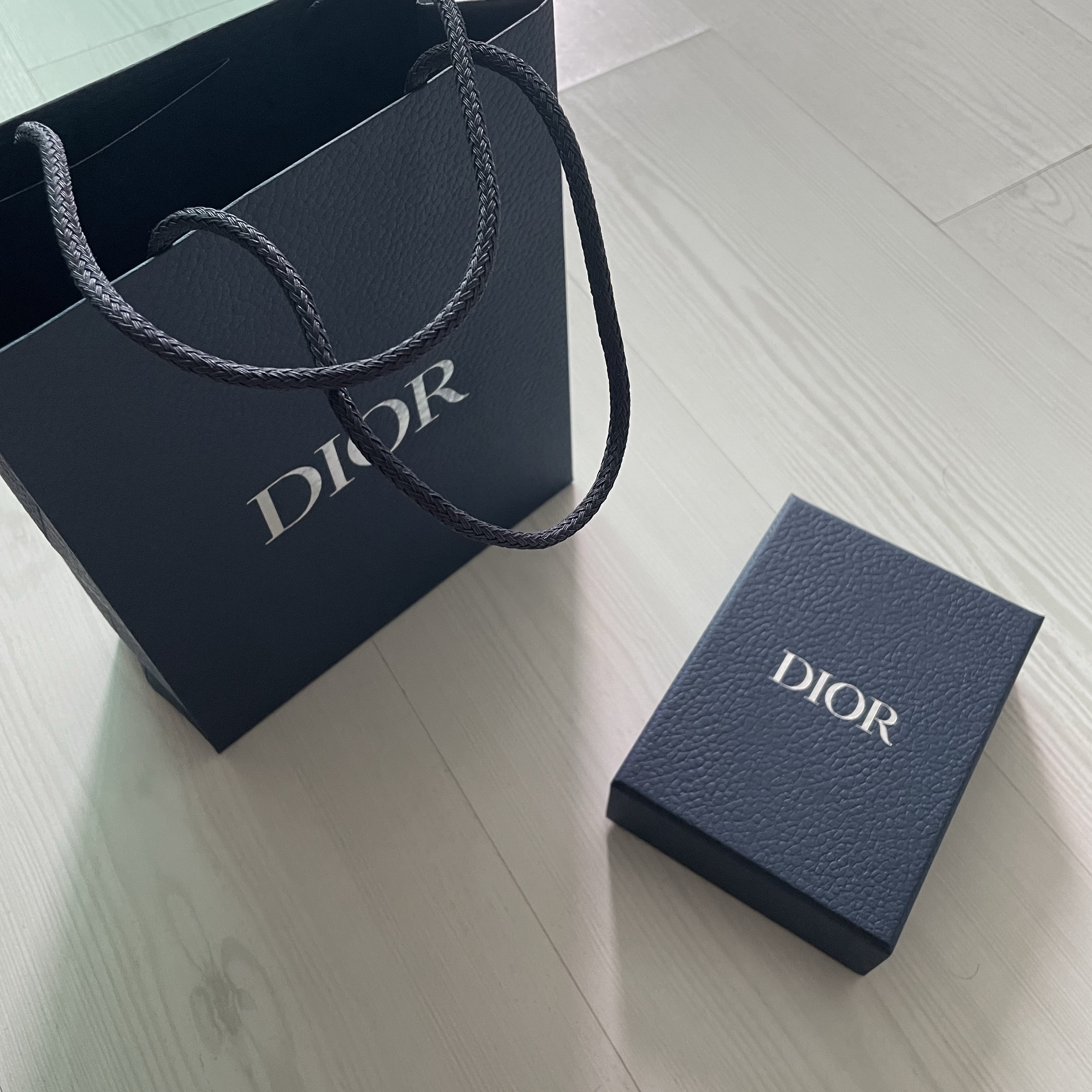 Dior Bi-Fold Card Holder Black Dior Oblique Jacquard 착용 스타일 - 2