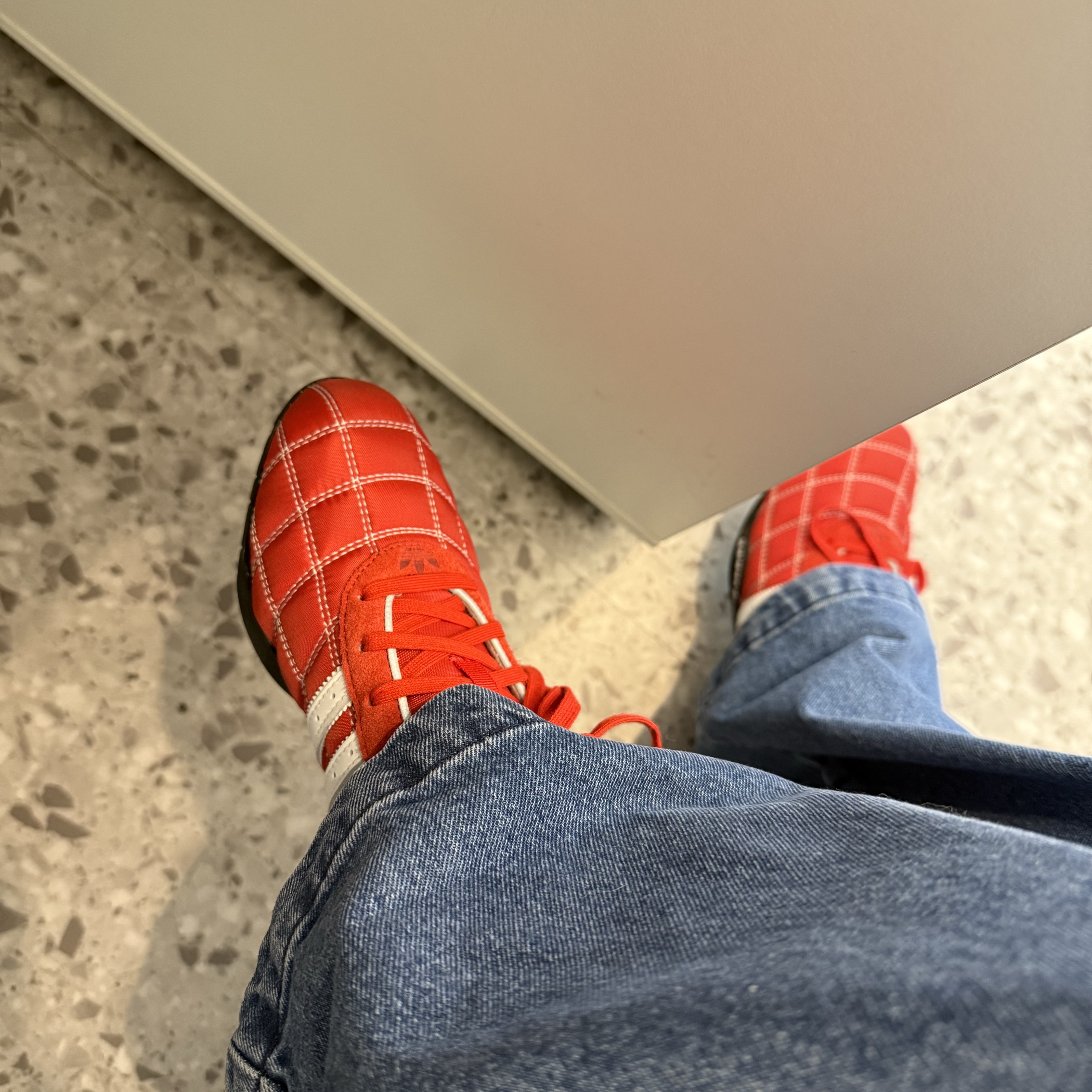 Adidas Originals Adiracer LO Better Scarlet Cloud White 착용 스타일