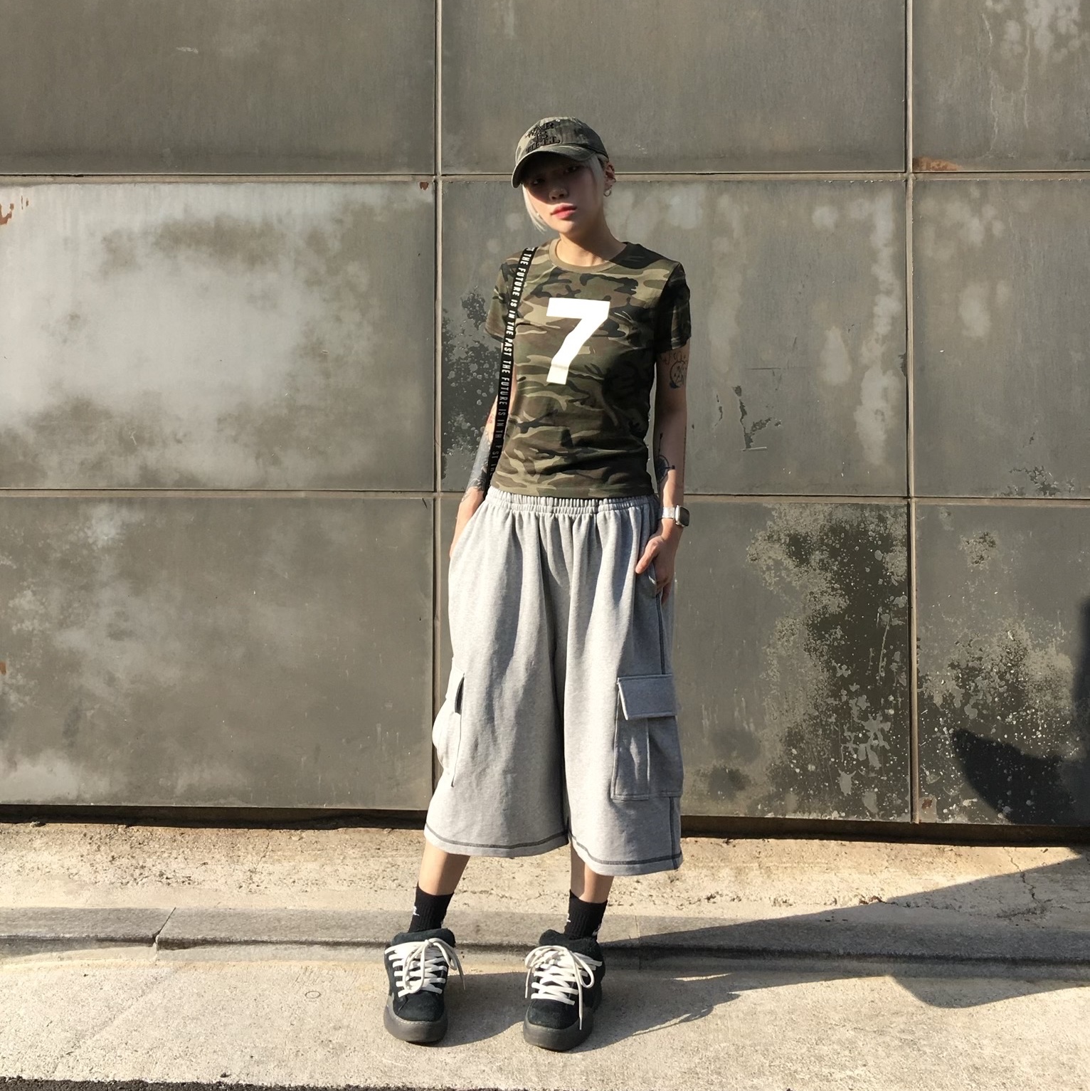 ERL Vamp Skate Shoe Pirate Black, Human Made Military Pouch Small Black 착용 스타일 - 4
