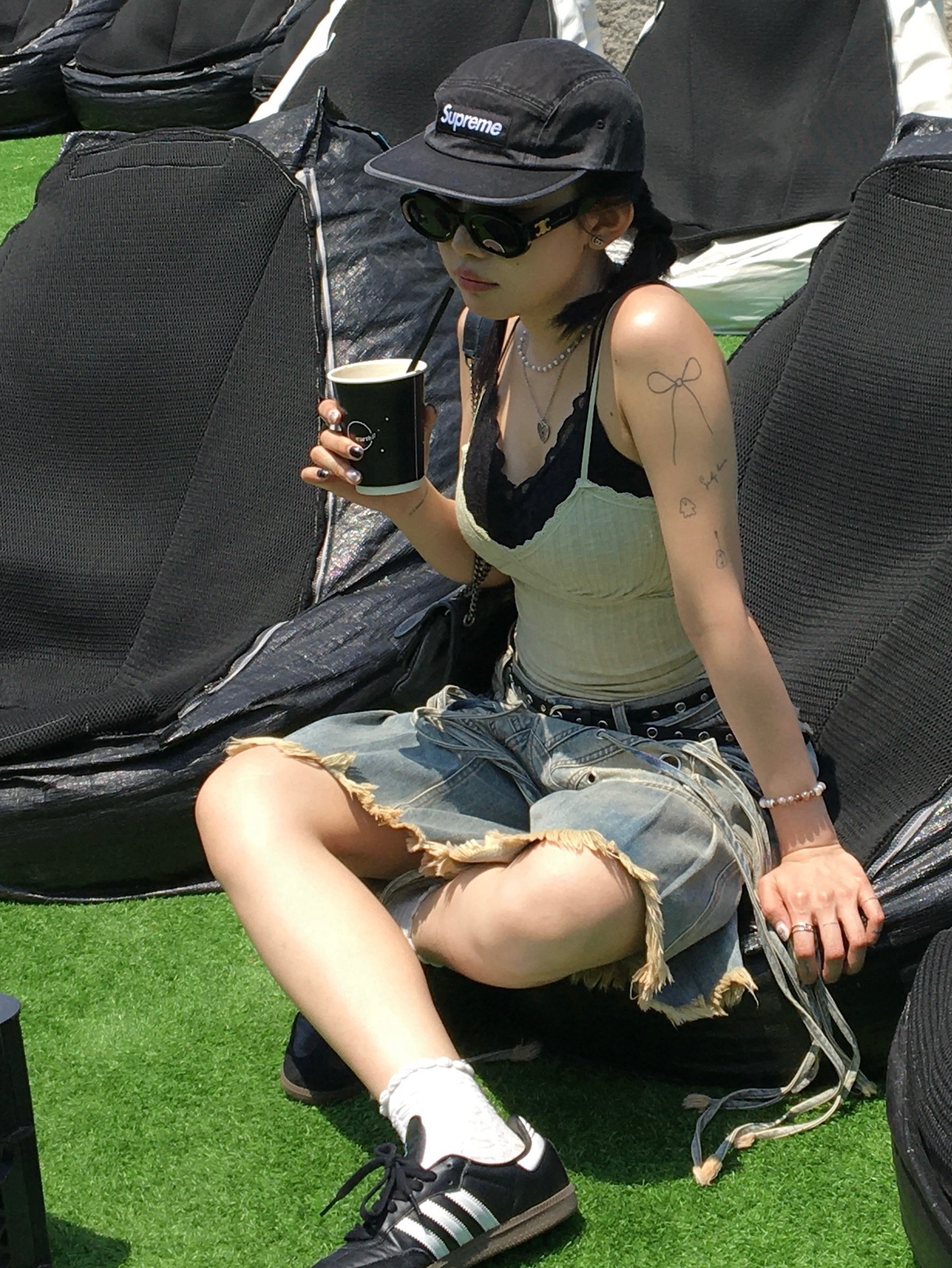 (W) Celine Triomphe 01 Sunglasses in Acetate Black, Supreme Washed Chino Twill Camp Cap Black - 25SS 착용 스타일 - 2