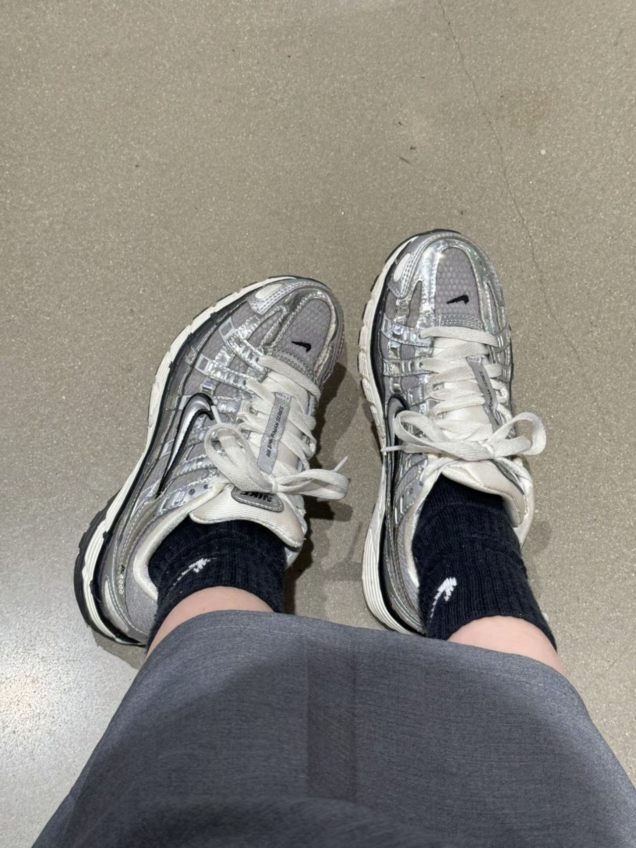 Nike P-6000 Metallic Silver 착용 스타일