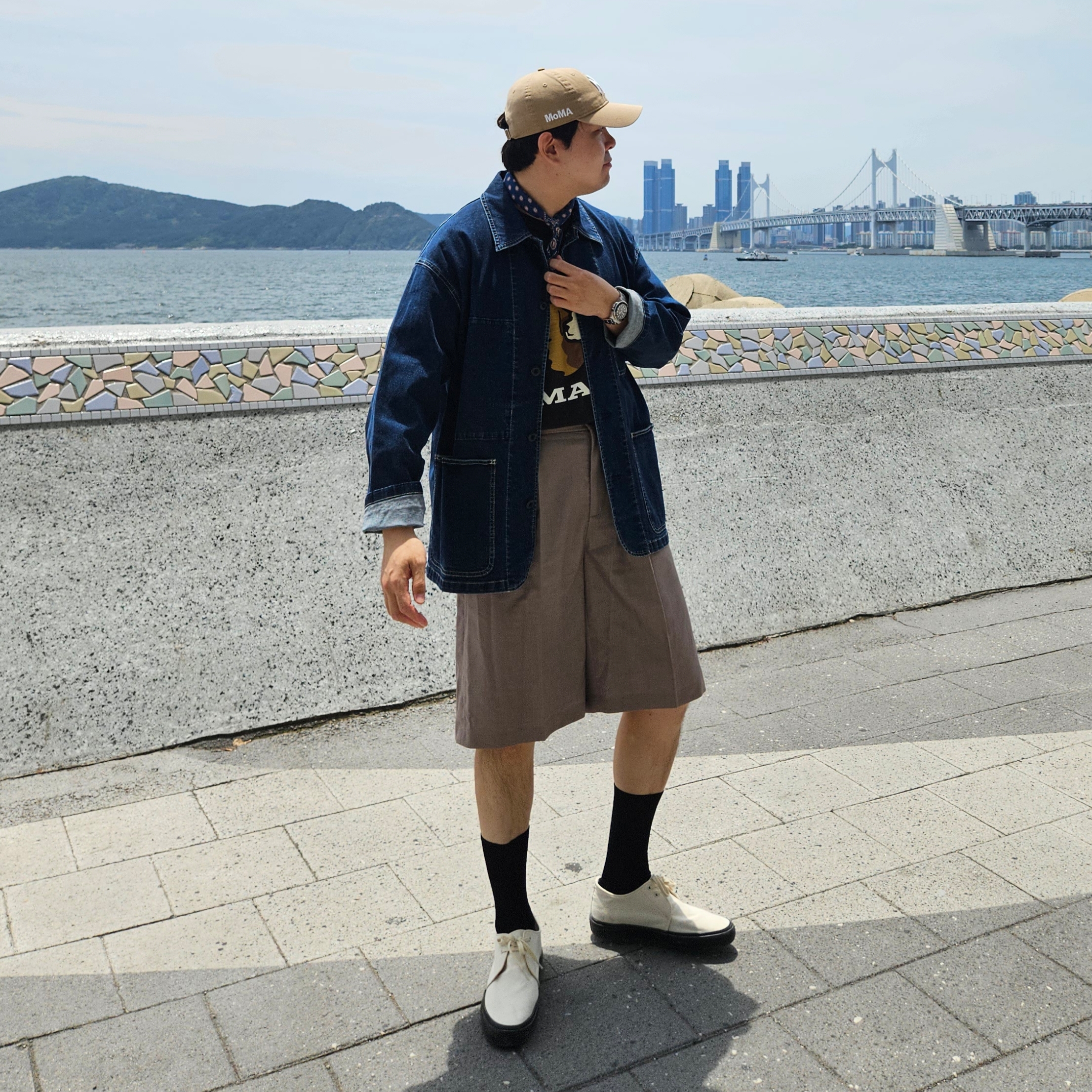 Human Made Graphic T-Shirt #12 Black, New Era x MoMA New York Yankees Cap Camel 착용 스타일 - 4