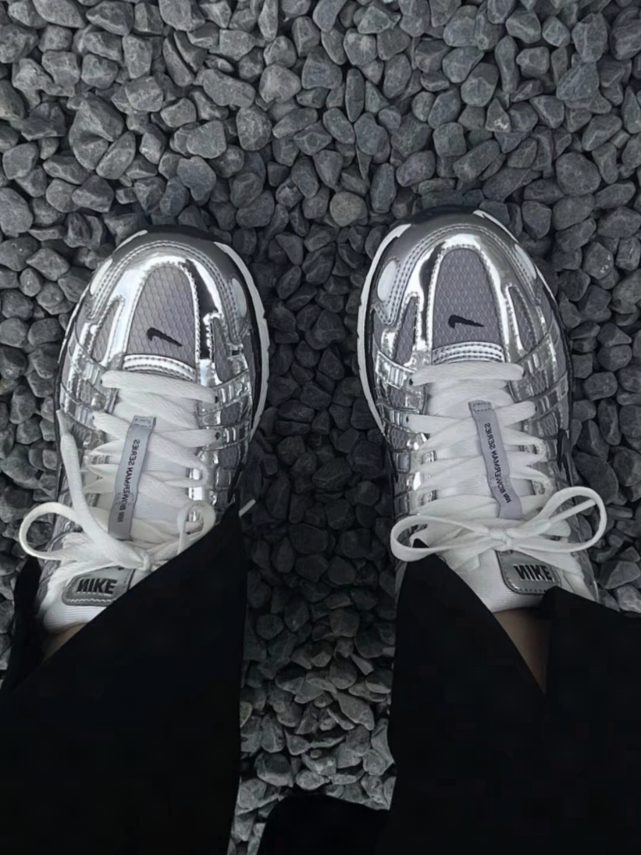 Nike P-6000 Metallic Silver 착용 스타일