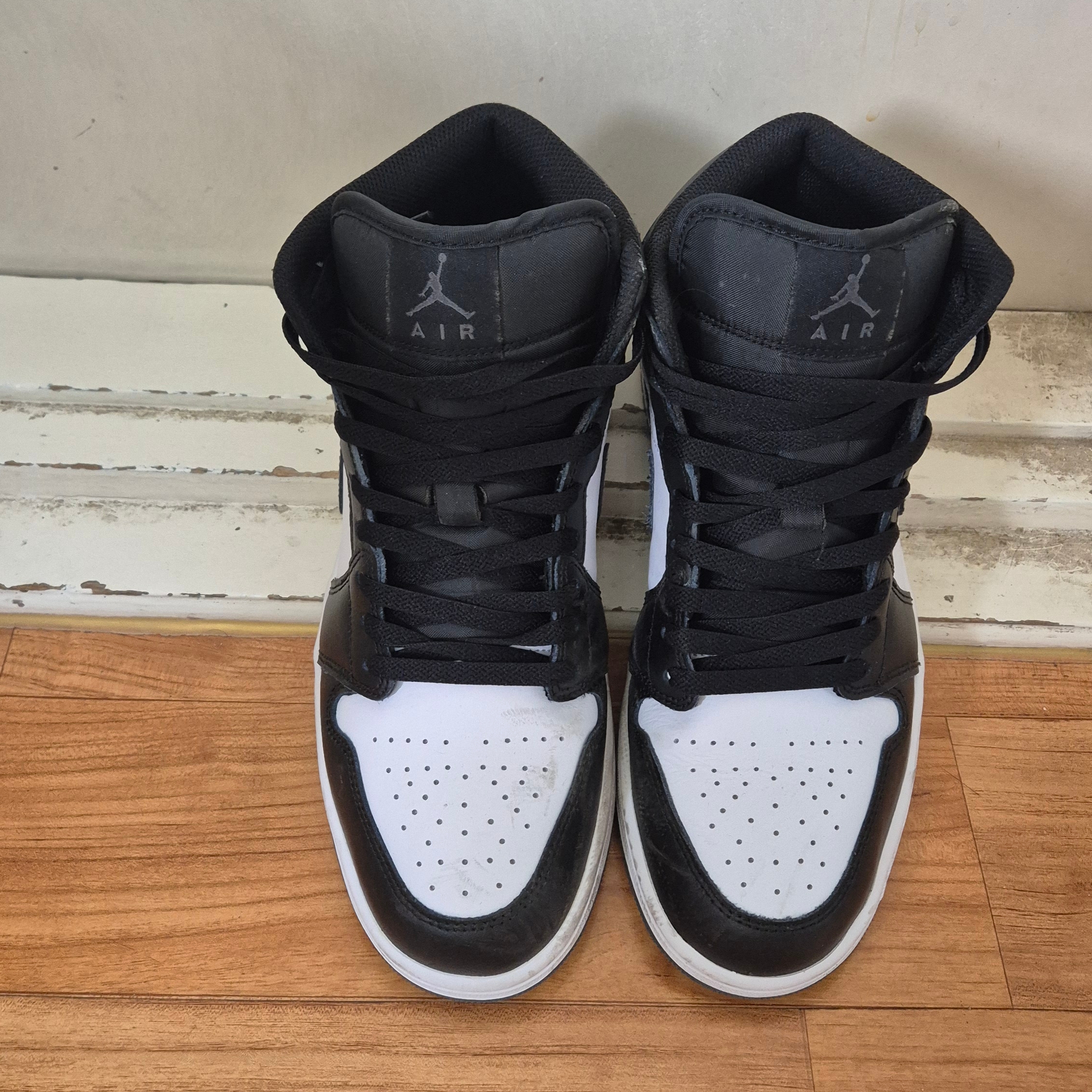 Jordan 1 Mid Black White 착용 스타일