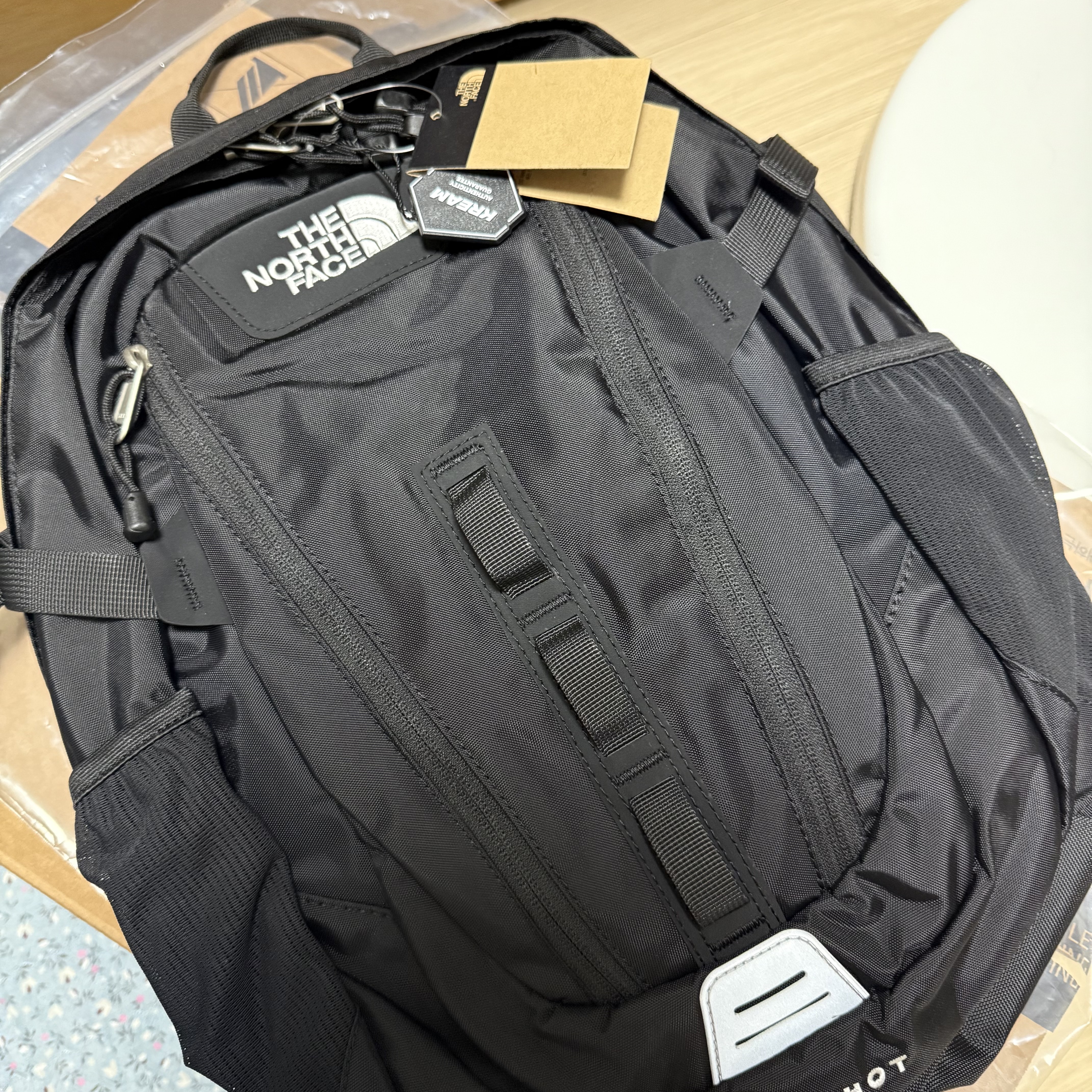 The North Face Mini Shot Black 착용 스타일