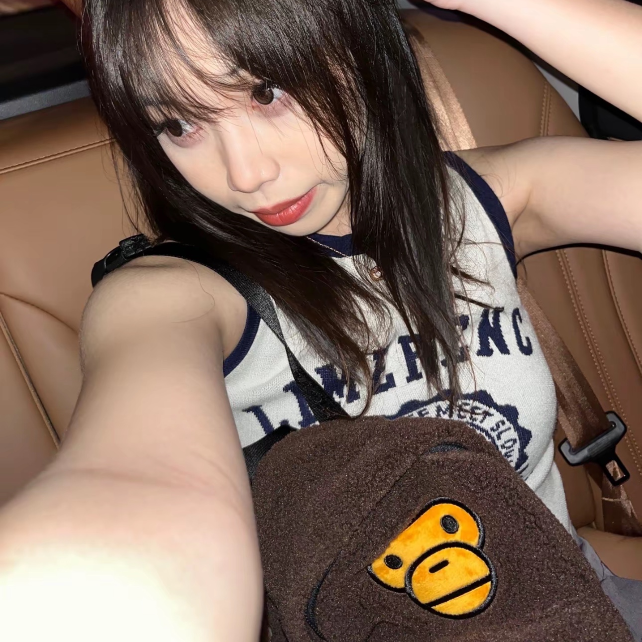 BAPE Baby Milo Mini Fur Backpack Brown 착용 스타일