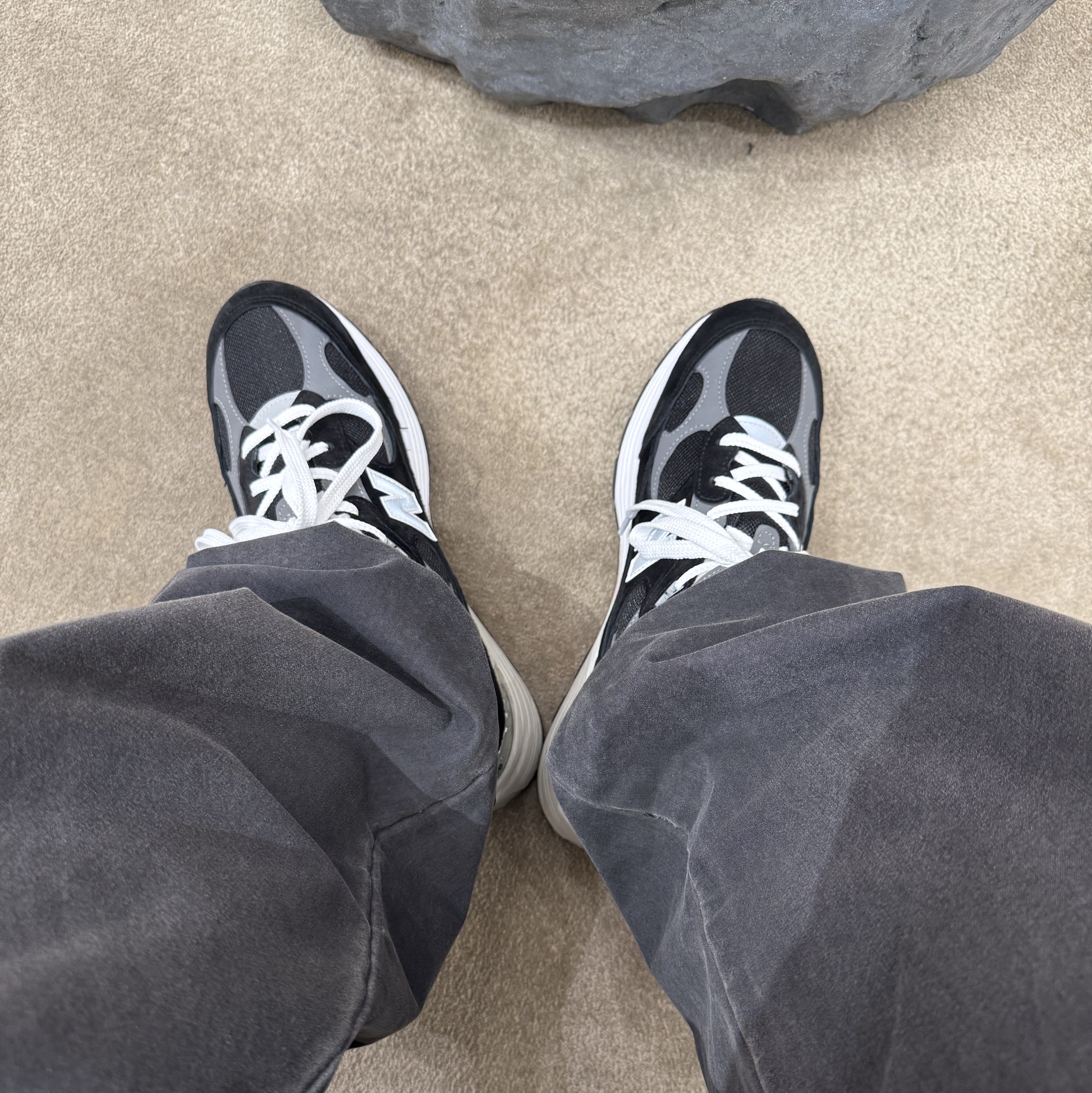 New Balance 992 Made in USA Core Black Grey 착용 스타일 - 3