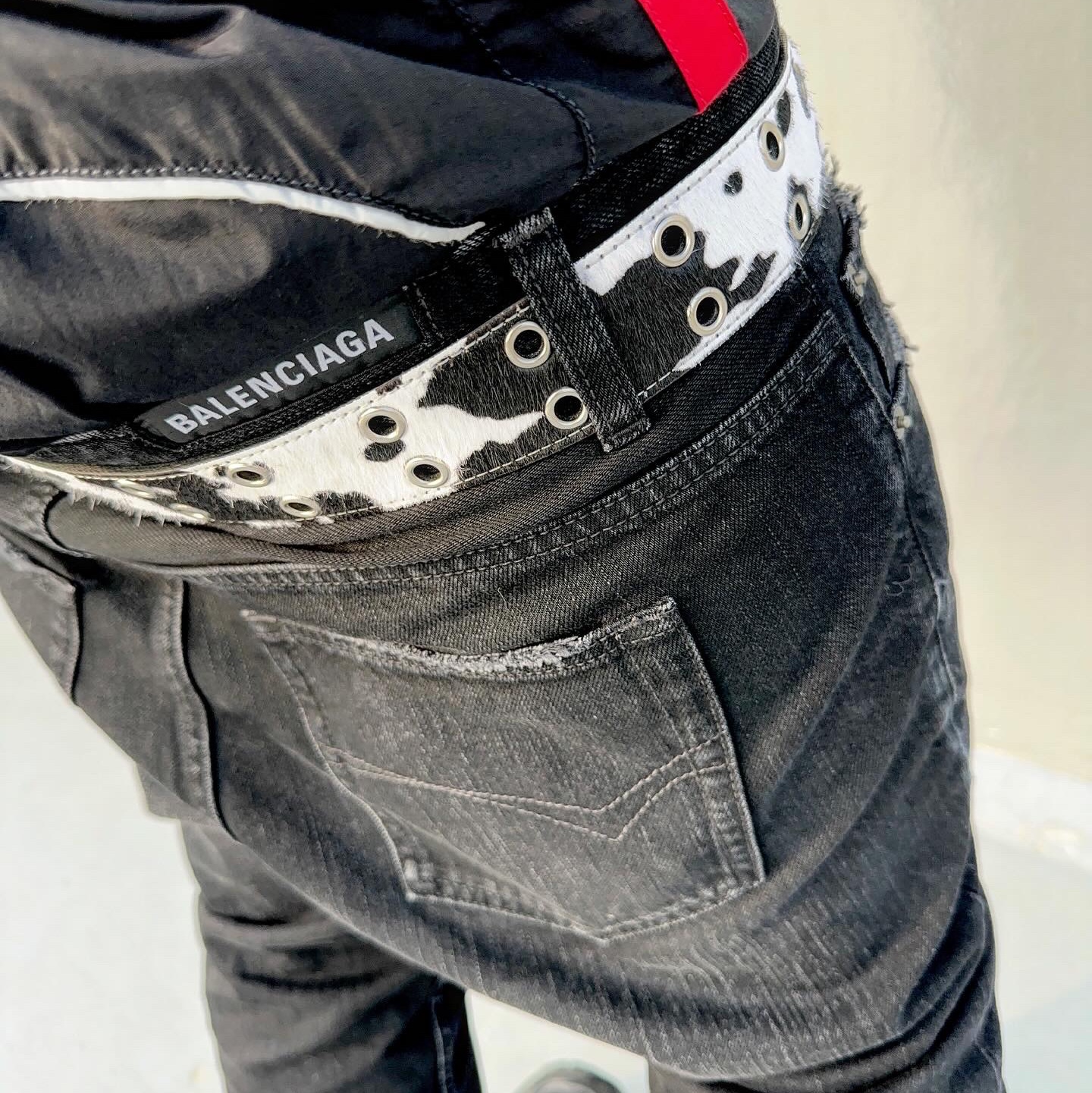 Balenciaga Layered Jeans Black Multicolored 착용 스타일