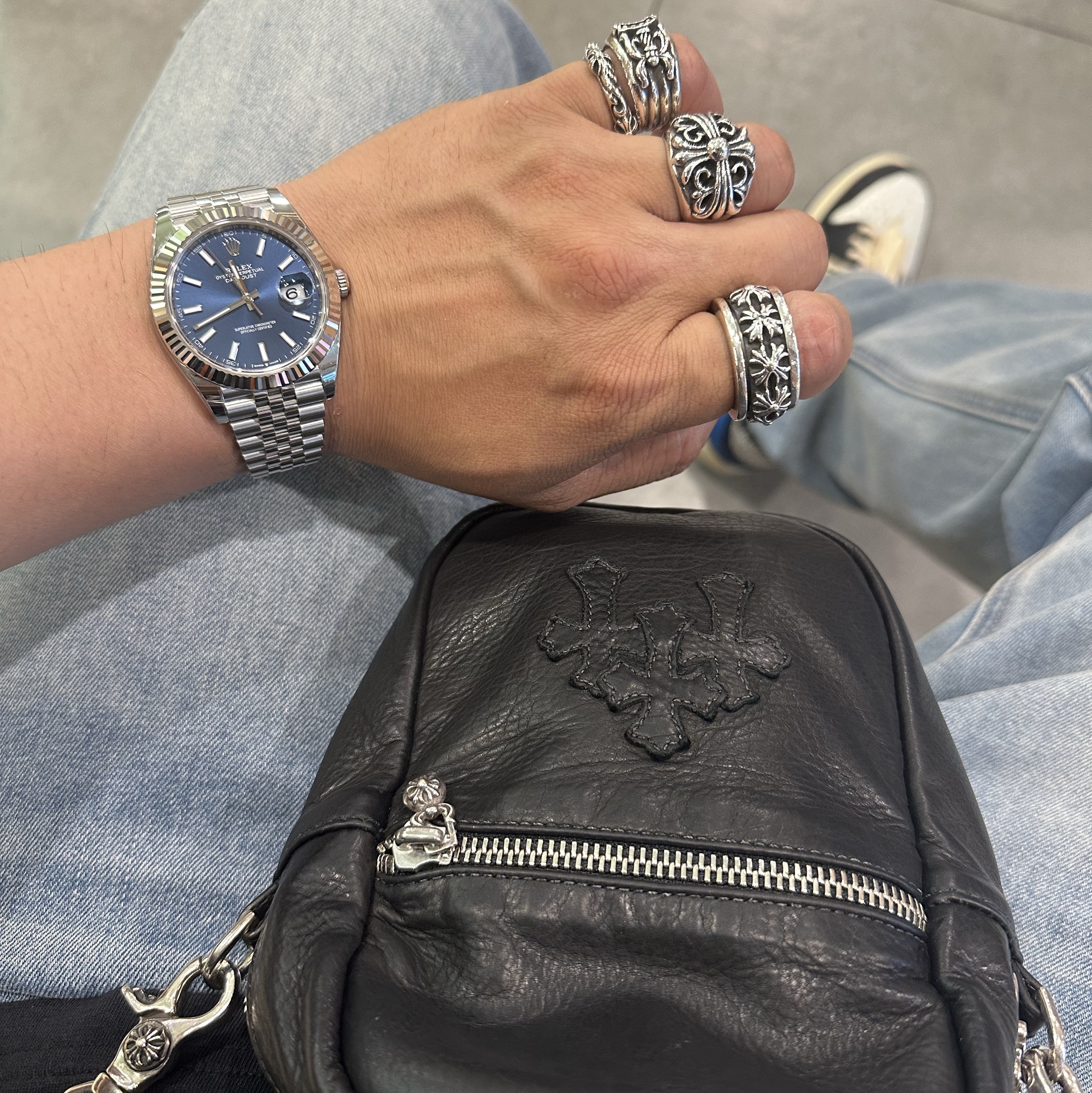 Rolex Datejust 41mm 126334 Bright Blue Jubilee 착용 스타일