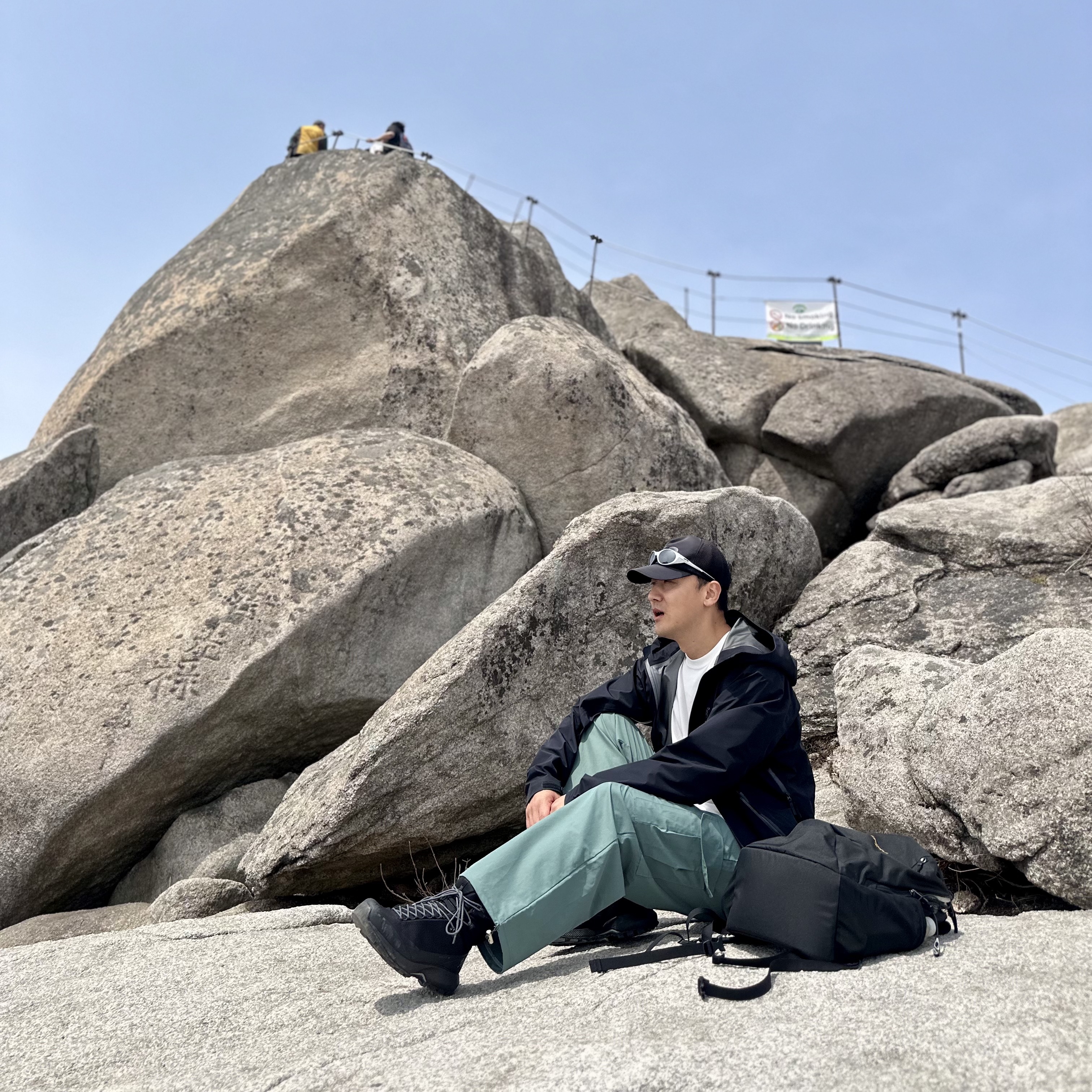 Arc'teryx Beta LT Jacket Black 착용 스타일 - 1