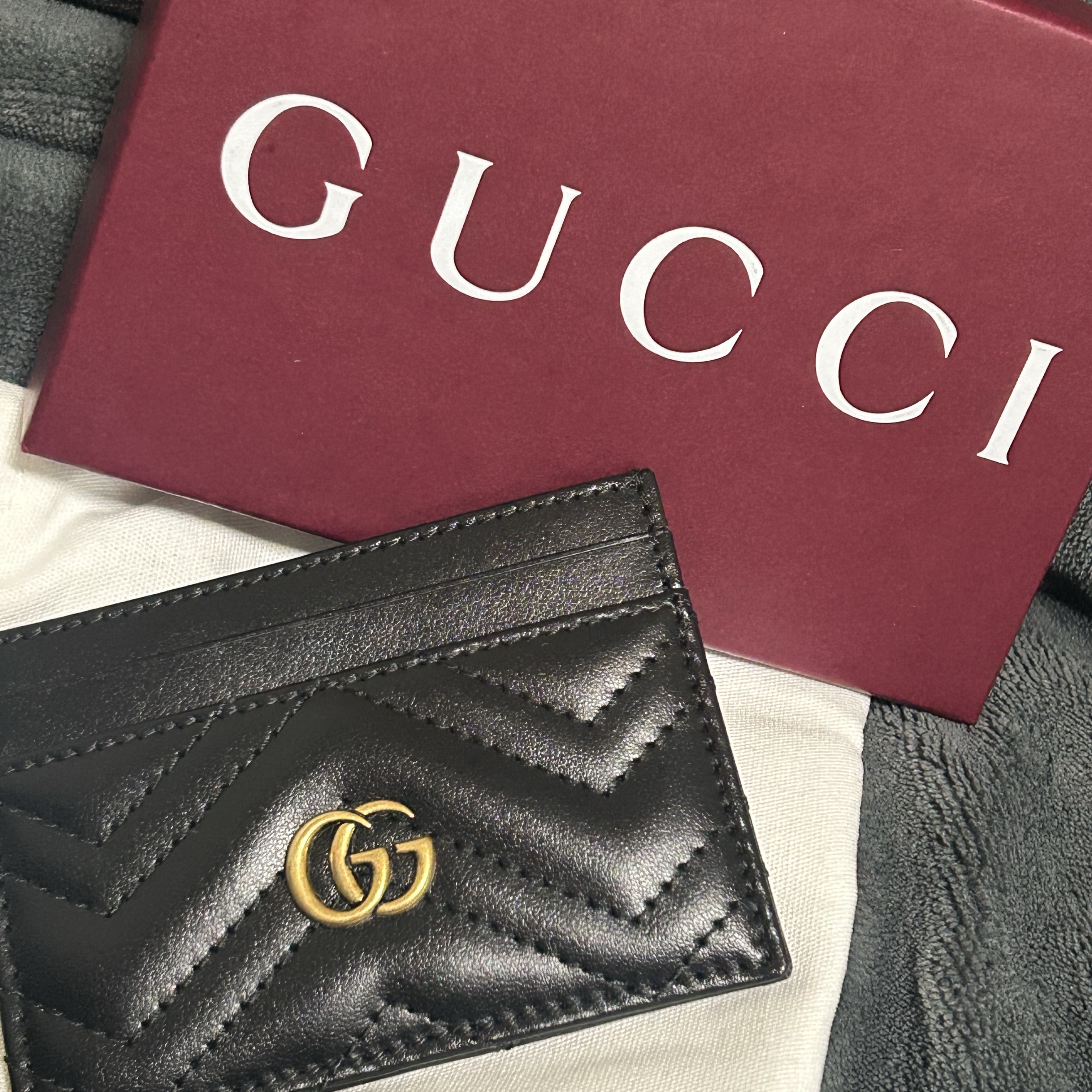 Gucci GG Marmont Card Case Black 착용 스타일