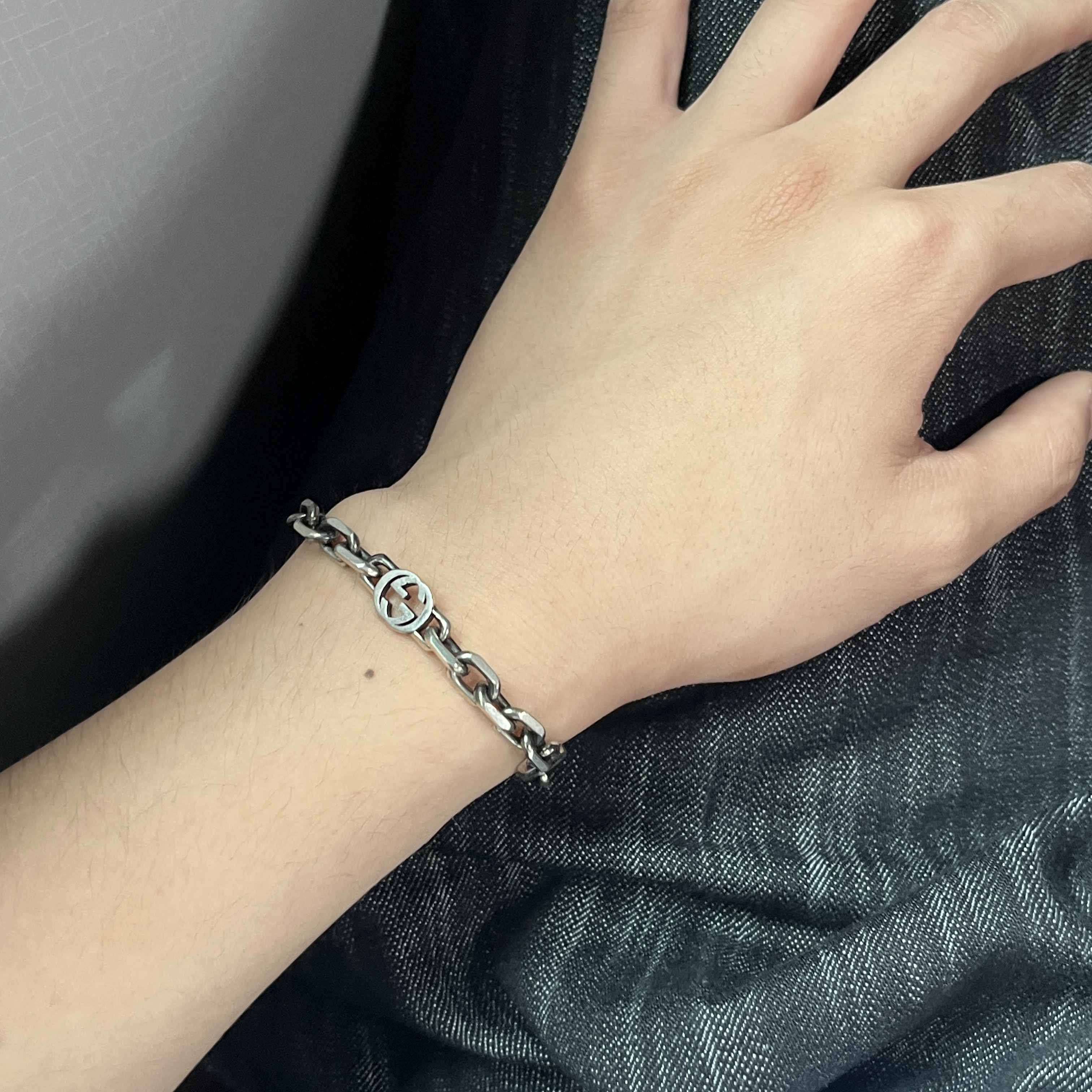 Gucci Interlocking G Bracelet Silver 착용 스타일