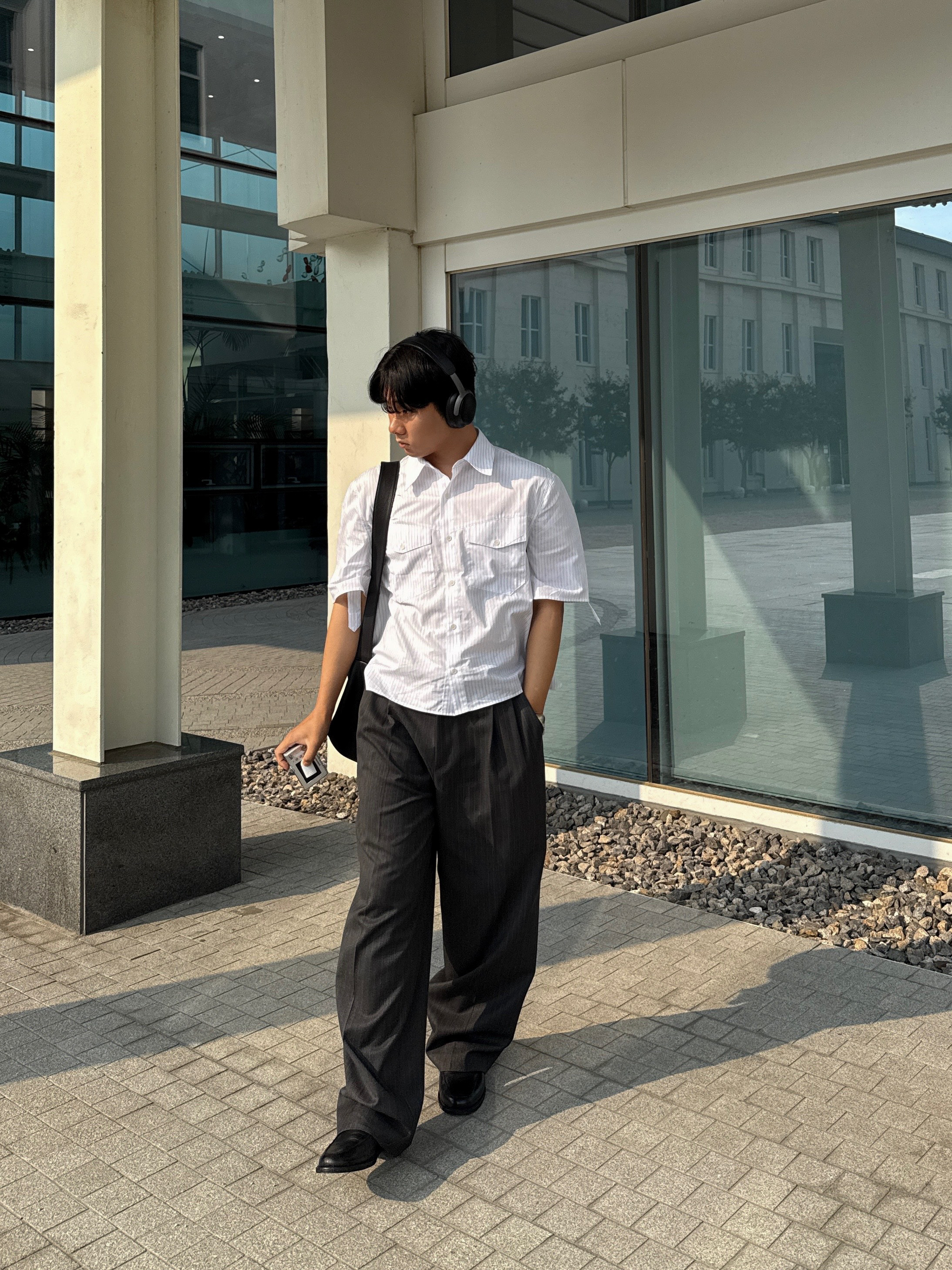 Waviness Horizon Stripe Half shirts Blue Stripe, BOSE QC Ultra Black (Korean Ver.) 착용 스타일 - 4