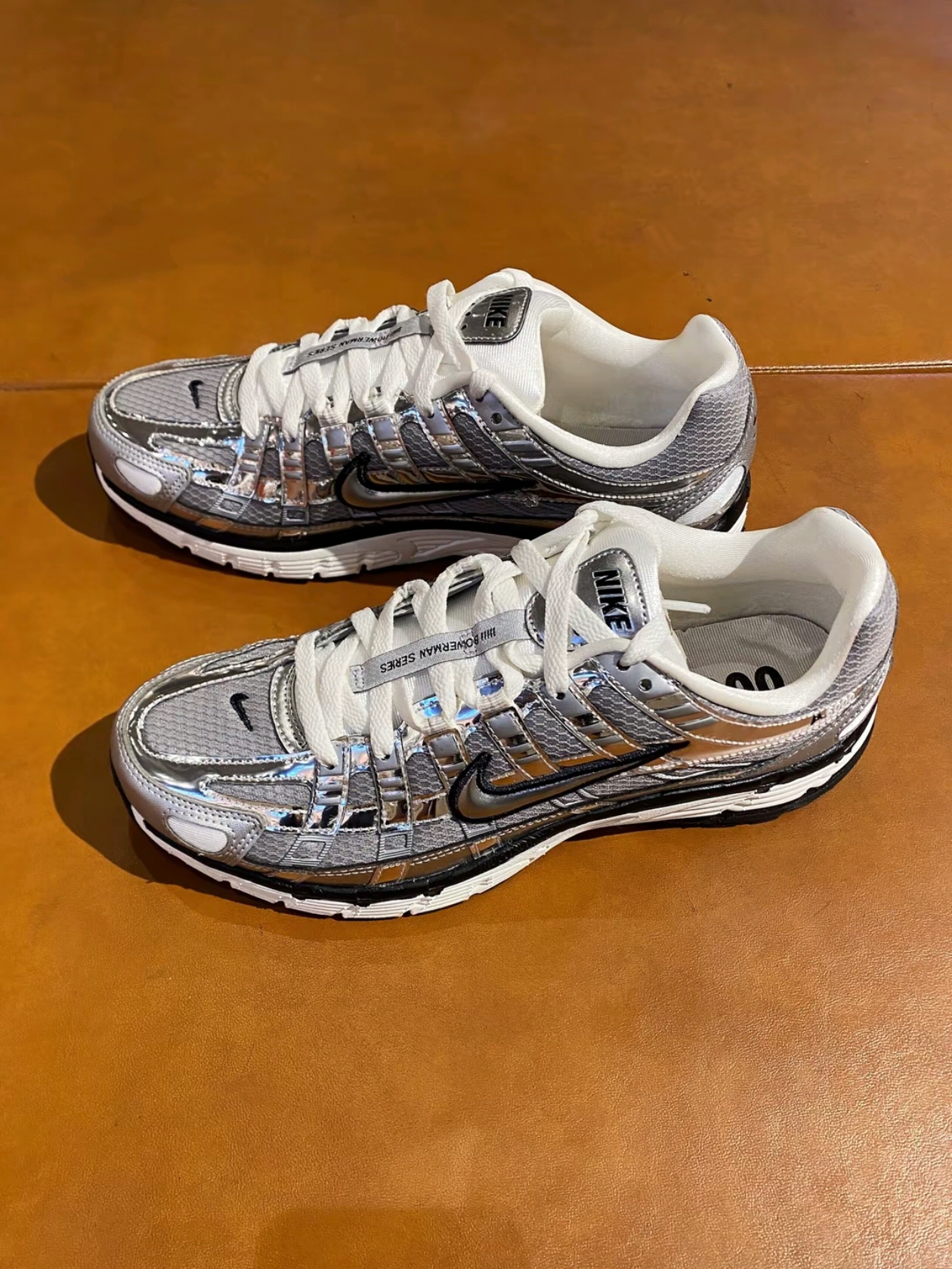 Nike P-6000 Metallic Silver 착용 스타일
