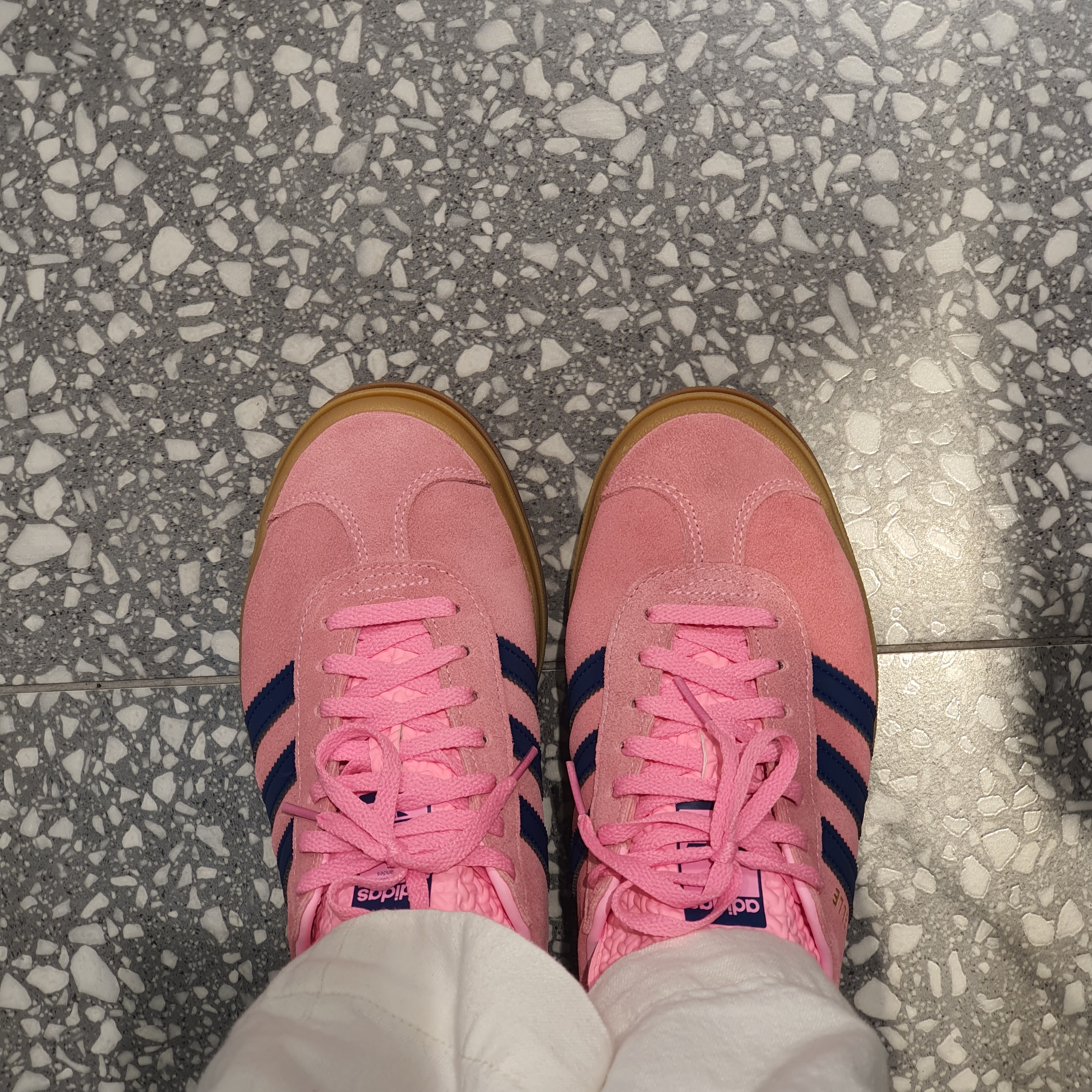 (W) Adidas Gazelle Bold Pink Glow Victory Blue 착용 스타일 - 1