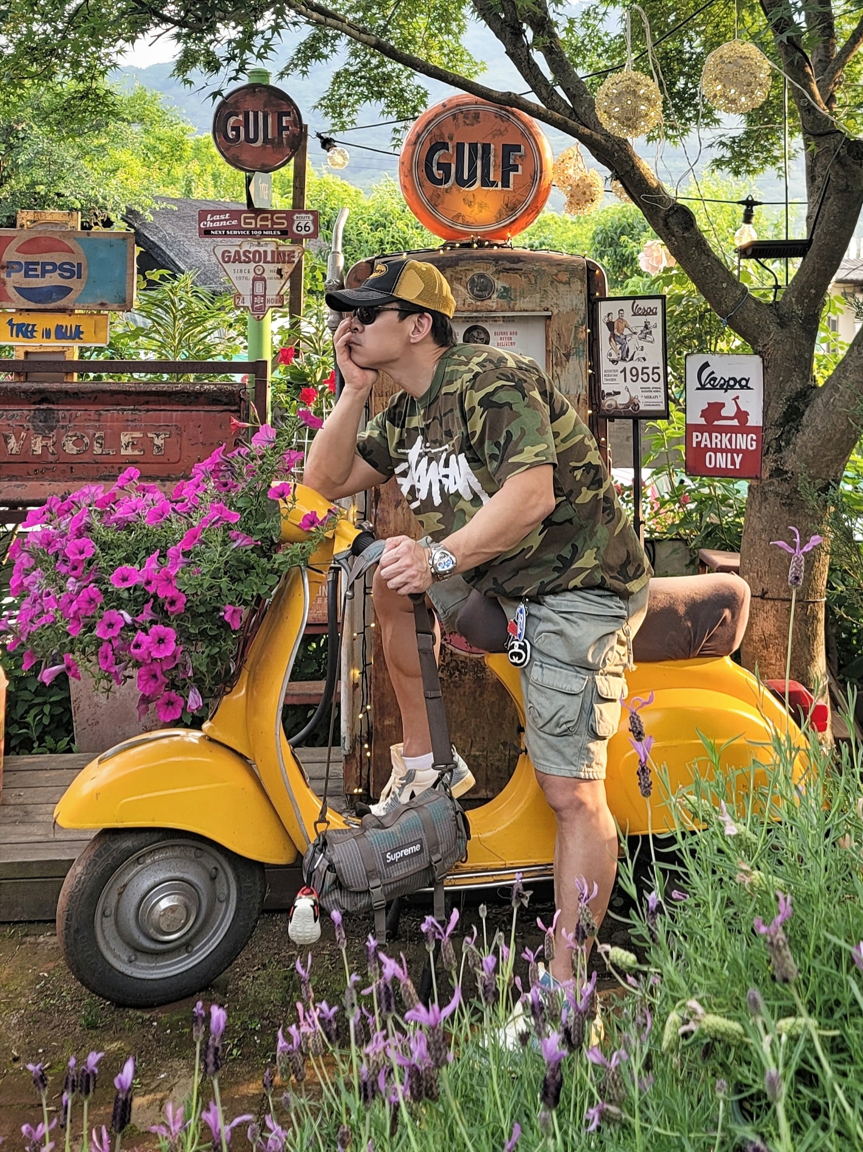 Stussy Low Pro Trucker Cut-Out Leather Snapback Honey, Zara Denim Utility Bermuda Shorts Blue Green 착용 스타일 - 3