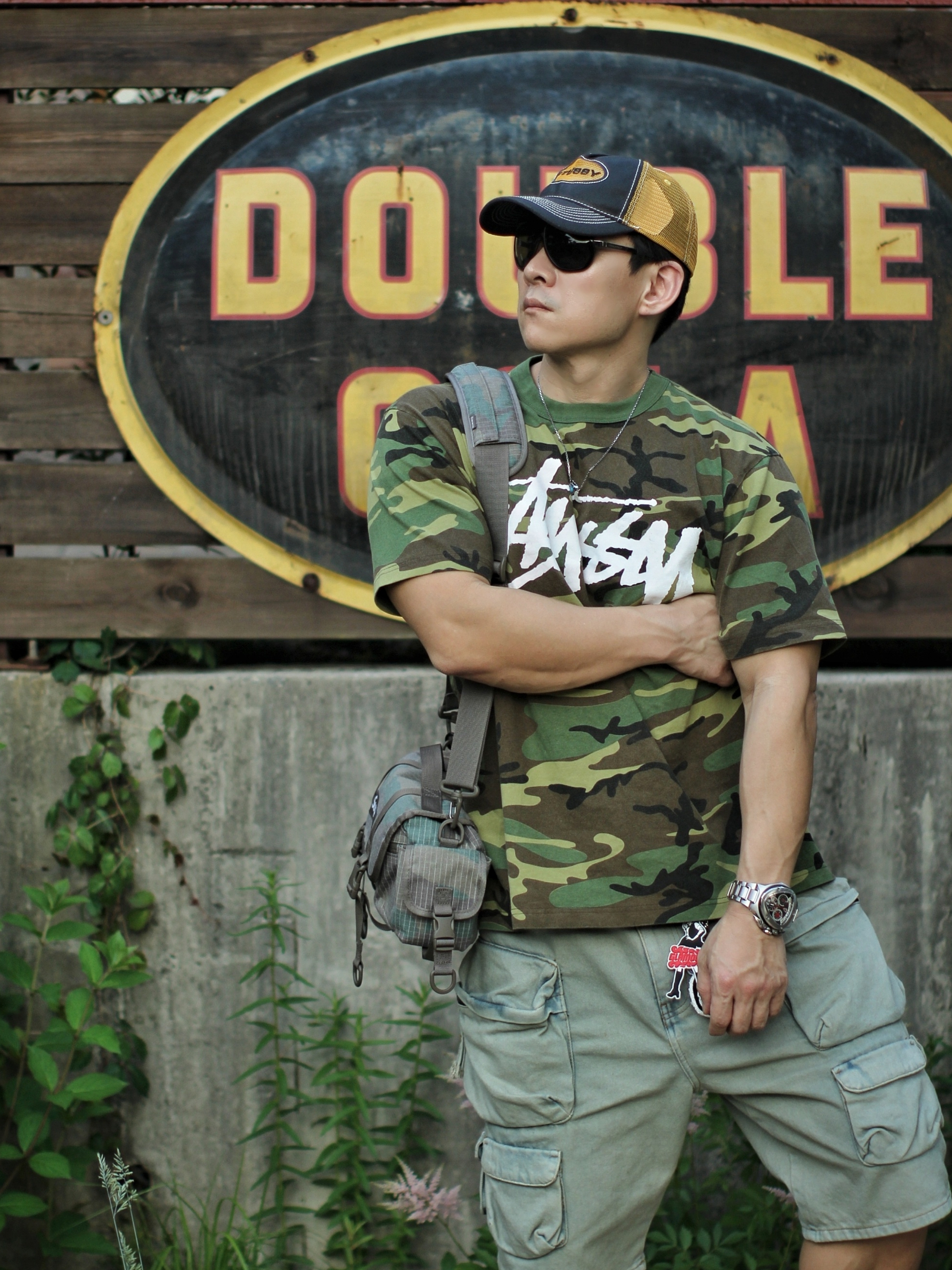 Stussy Low Pro Trucker Cut-Out Leather Snapback Honey, Zara Denim Utility Bermuda Shorts Blue Green 착용 스타일 - 2