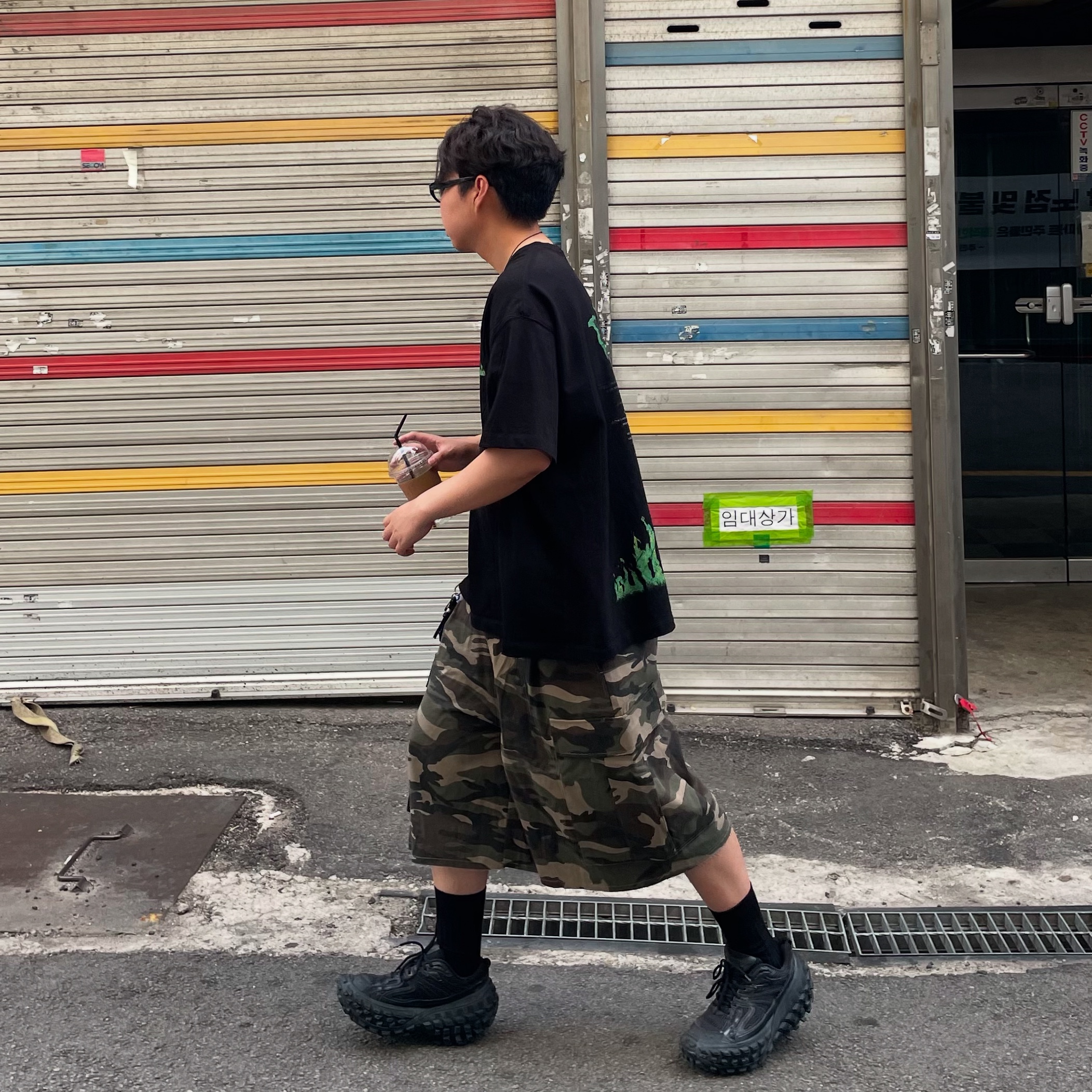 Nonnod Soft Drink T-Shirt Washed Black, Undermycar Mu.46 Anti Fxxking Logo Play Big Cargo Rip-Camo Shorts Camo Gray 착용 스타일