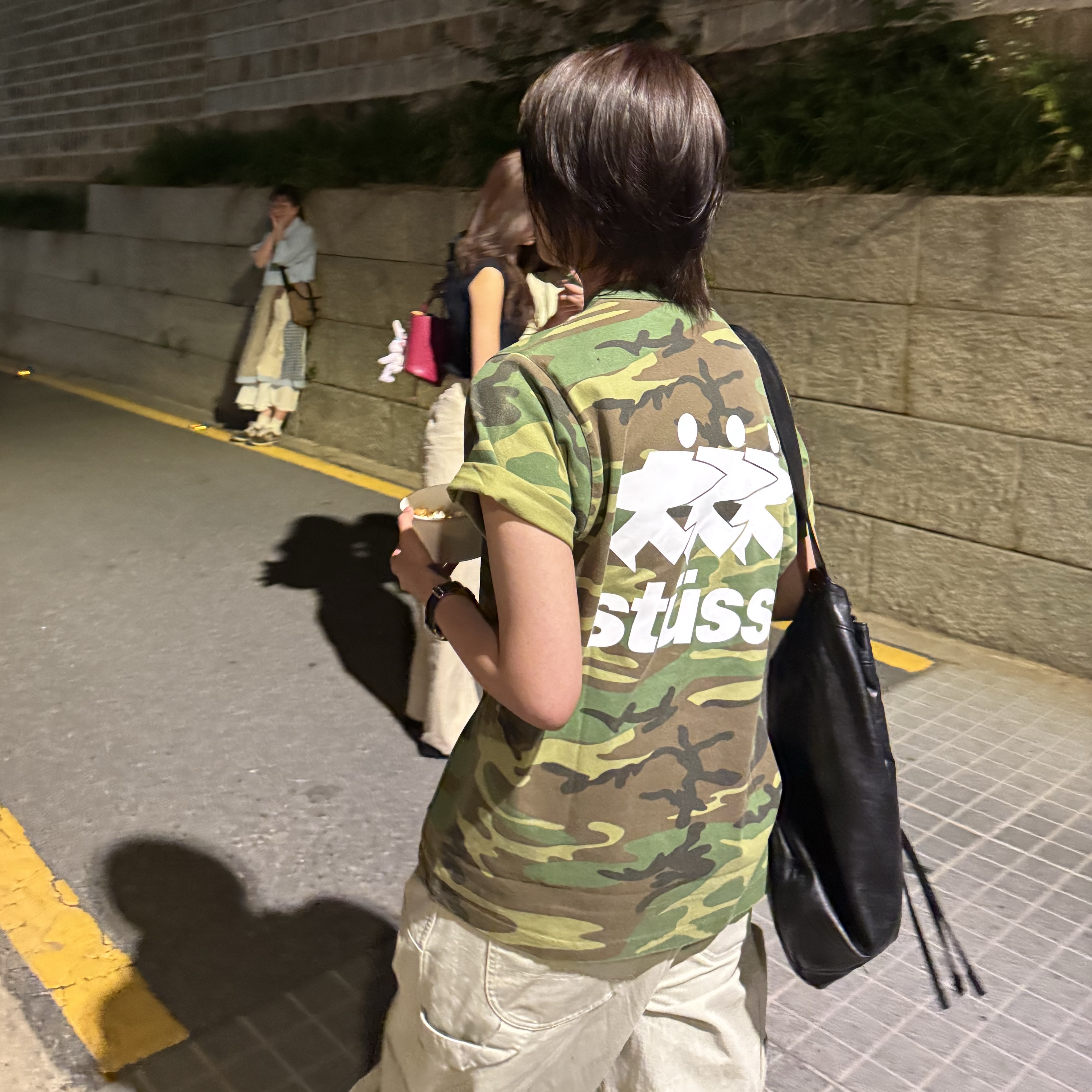 Stussy Surfwalk T-Shirt Camo, [KREAM 단독] Aoiro Cutted Double Knee Pants Light Sage 착용 스타일 - 1