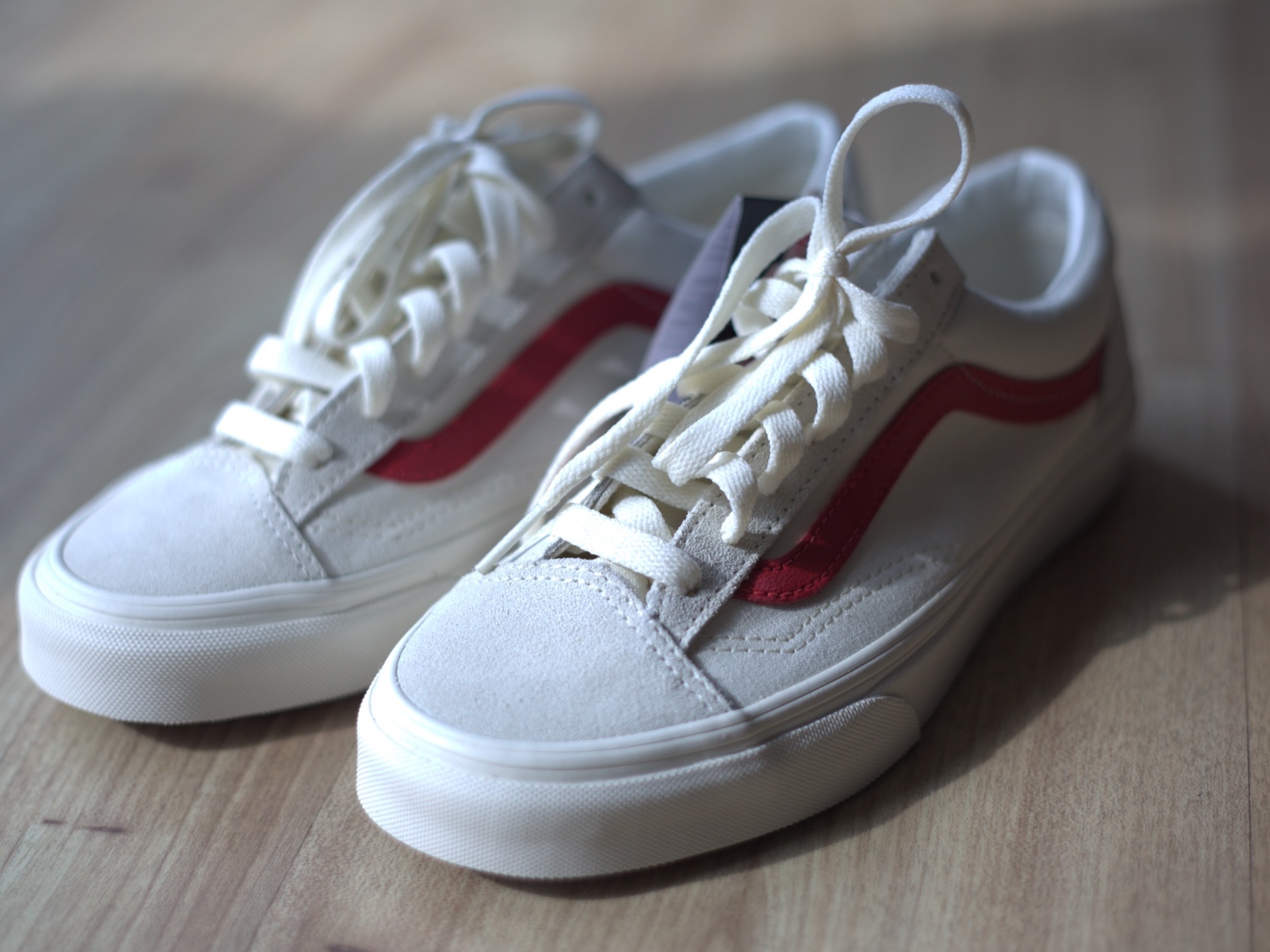 Vans Style 36 Marshmallow Racing Red 착용 스타일