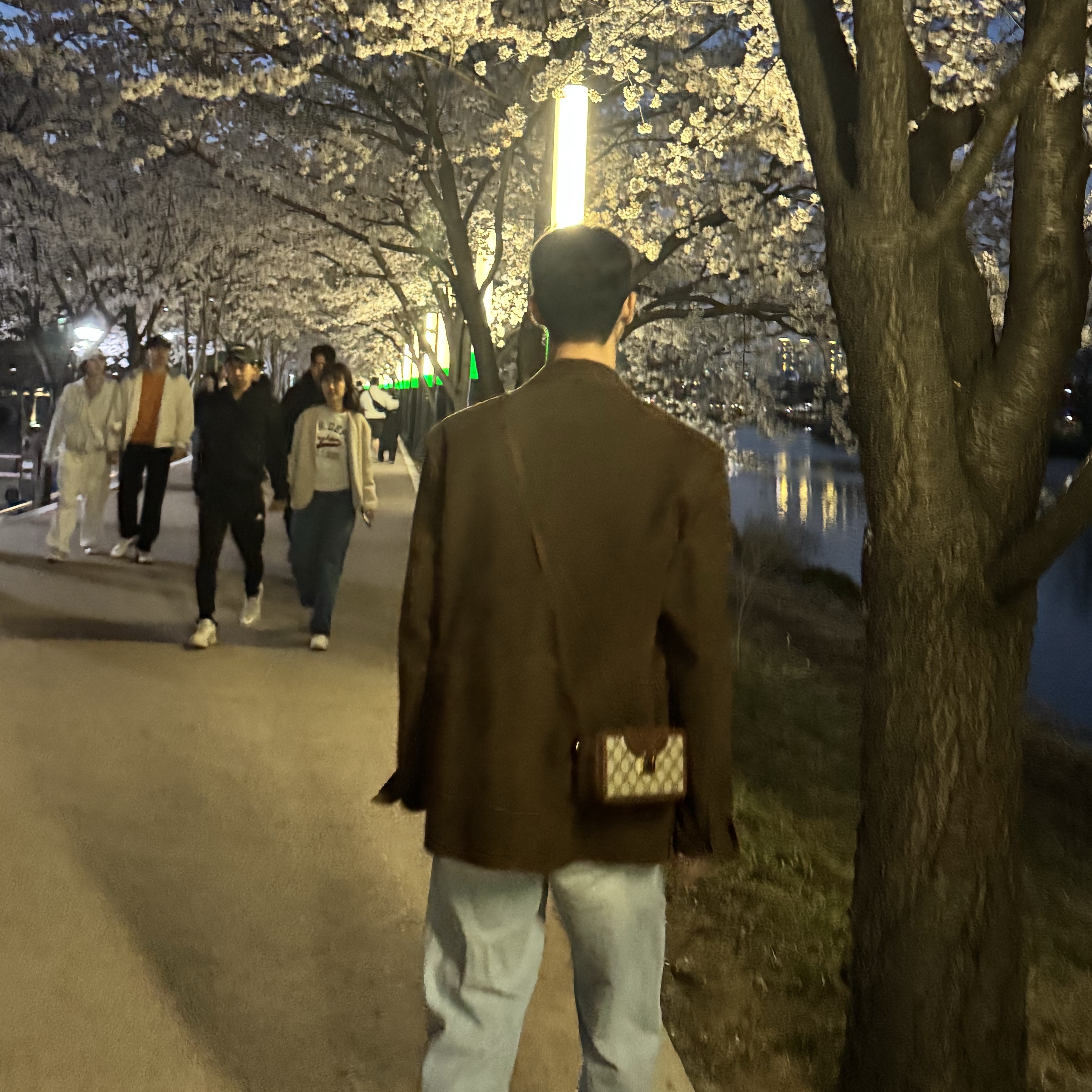 STU Goat Suede Blazer Brown 착용 스타일