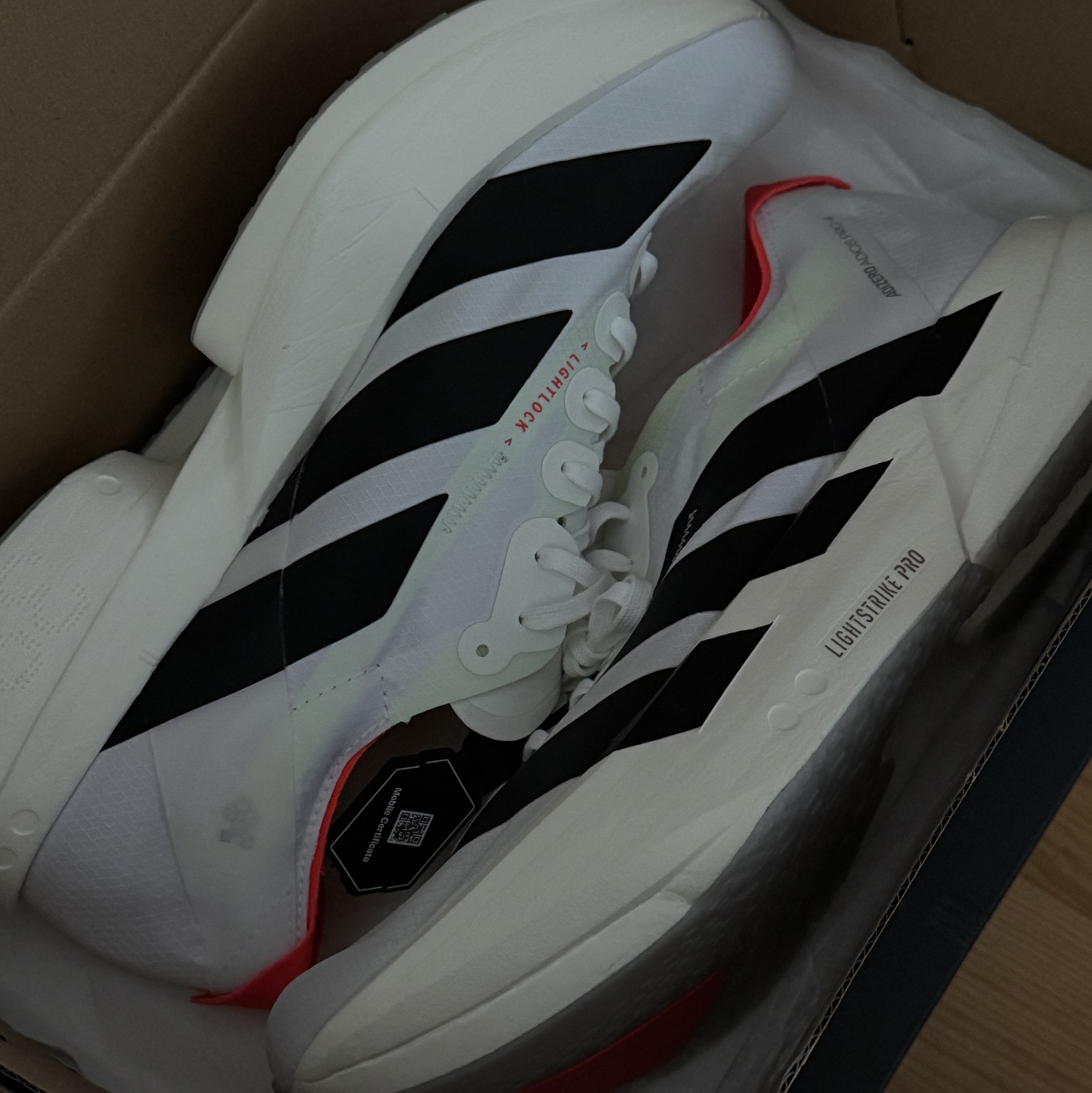 Adidas Adizero Adios Pro 4 Cloud White Core Black 착용 스타일 - 1