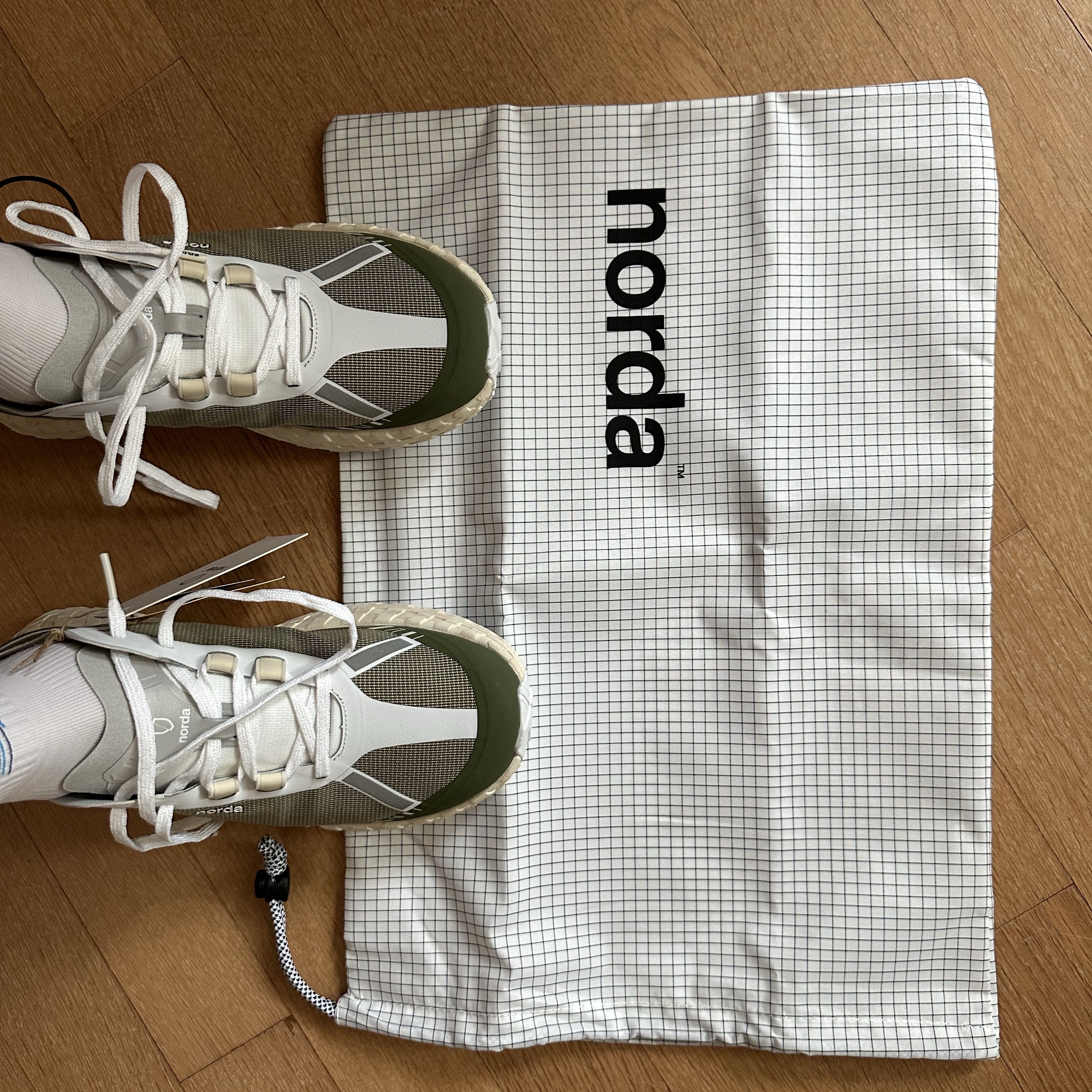 Norda 001 Glitch 착용 스타일 - 1