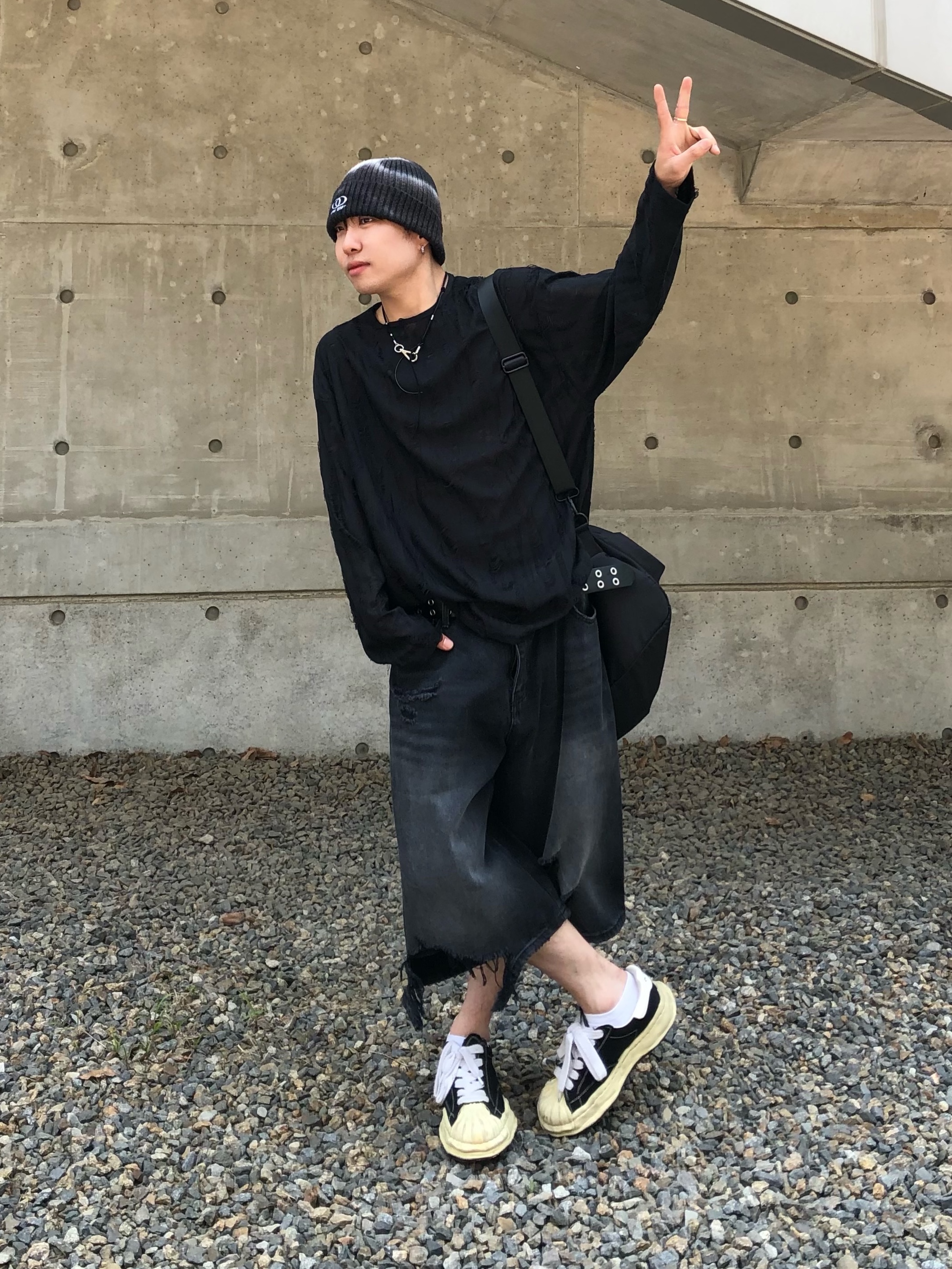 Maison Mihara Yasuhiro Blakey VL OG Sole Canvas Low-top Sneakers Black 착용 스타일 - 1
