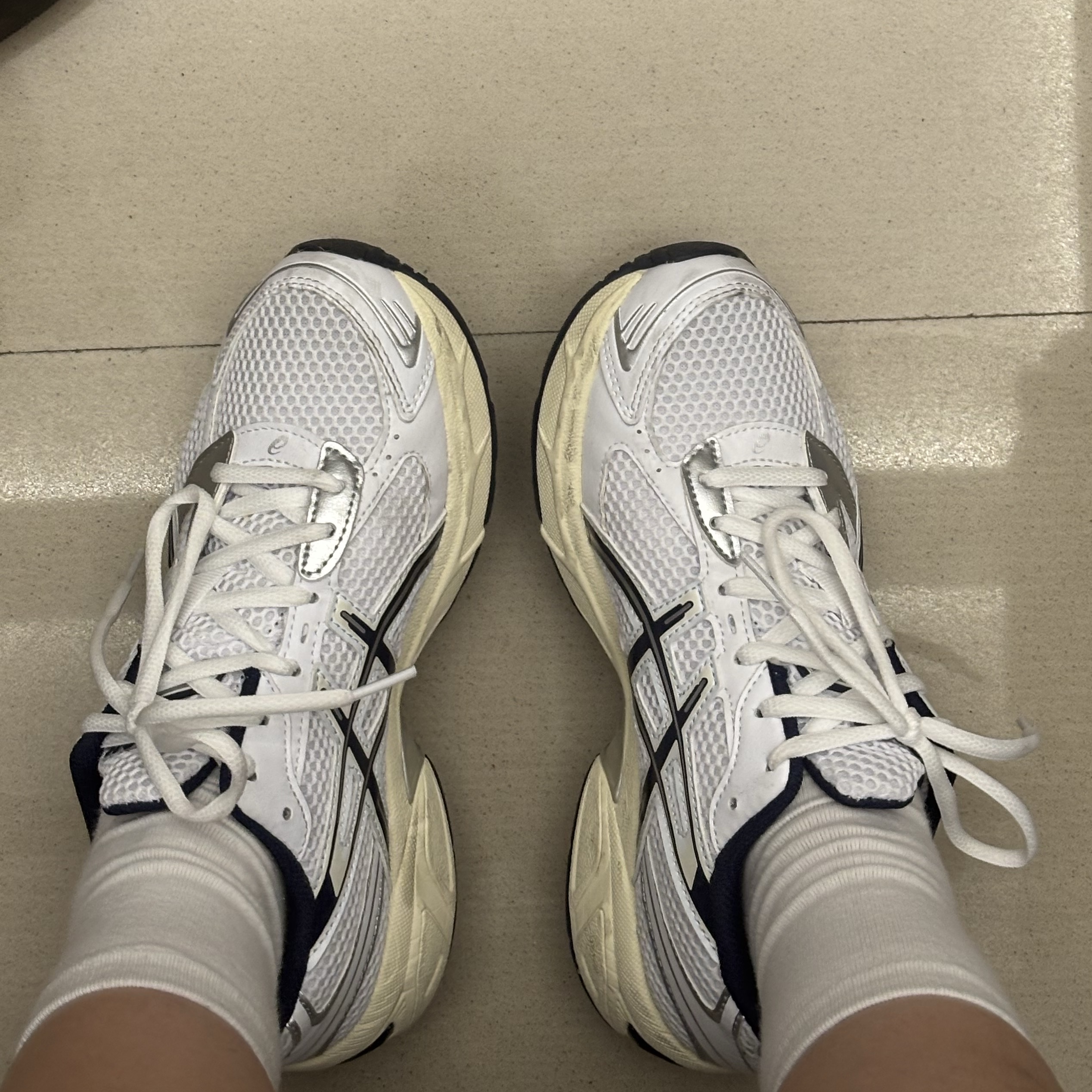 (W) Asics Gel-1130 White Midnight 착용 스타일 - 2