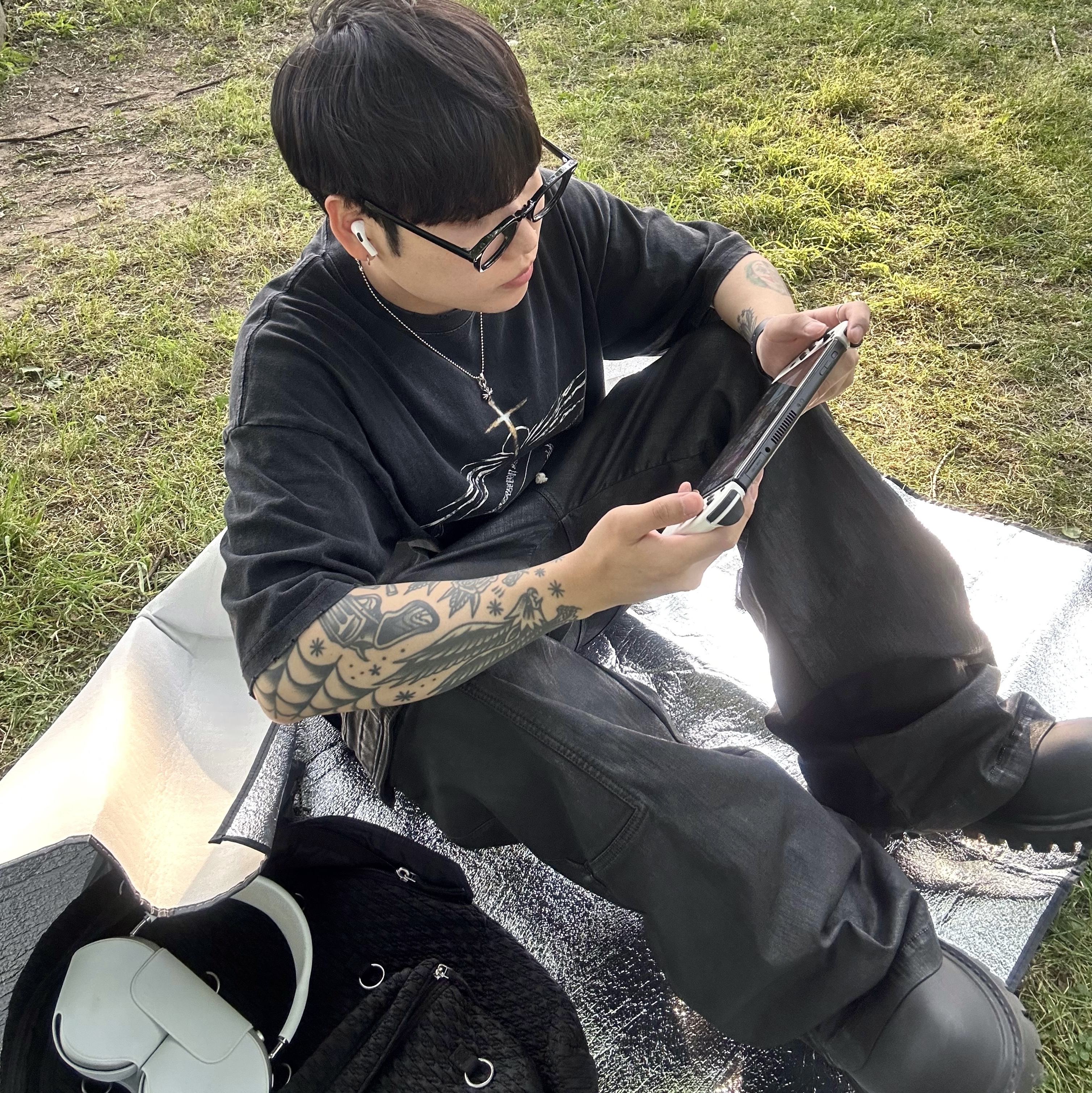 Balenciaga XL Army Boots Full Eva Black 착용 스타일 - 1