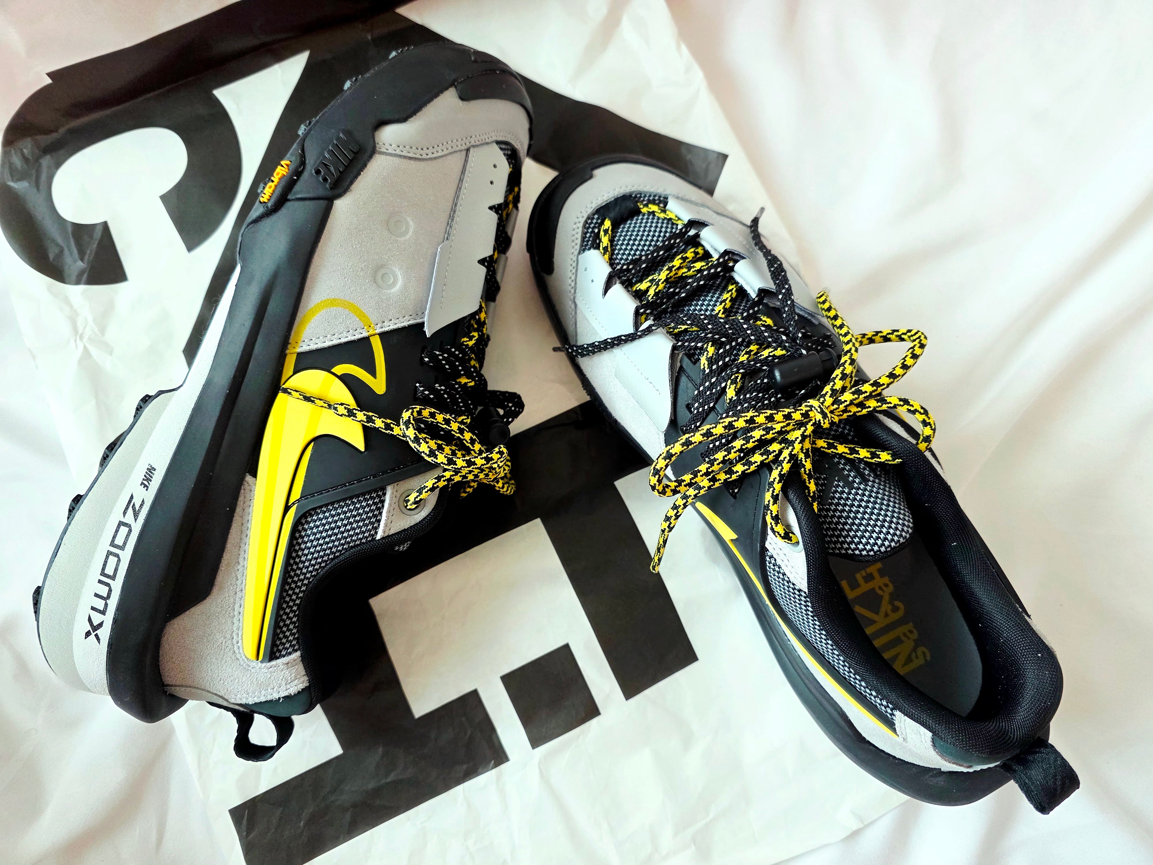 Nike x Sacai Zegamadome SP Matte Silver 착용 스타일 - 1