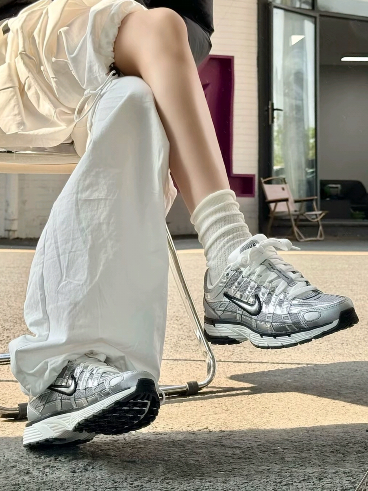 Nike P-6000 Metallic Silver 착용 스타일