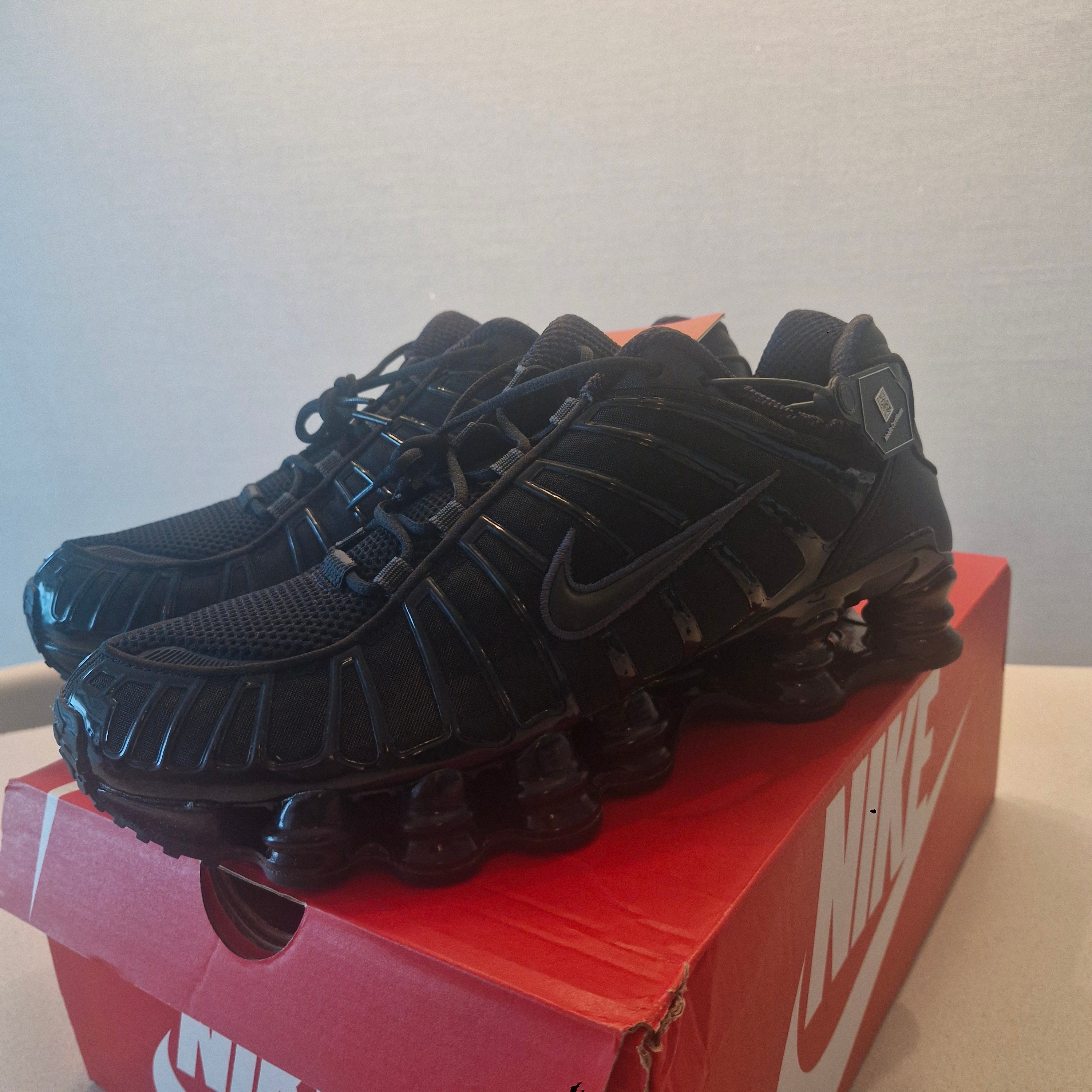 (W) Nike Shox TL Black and Max Orange 착용 스타일