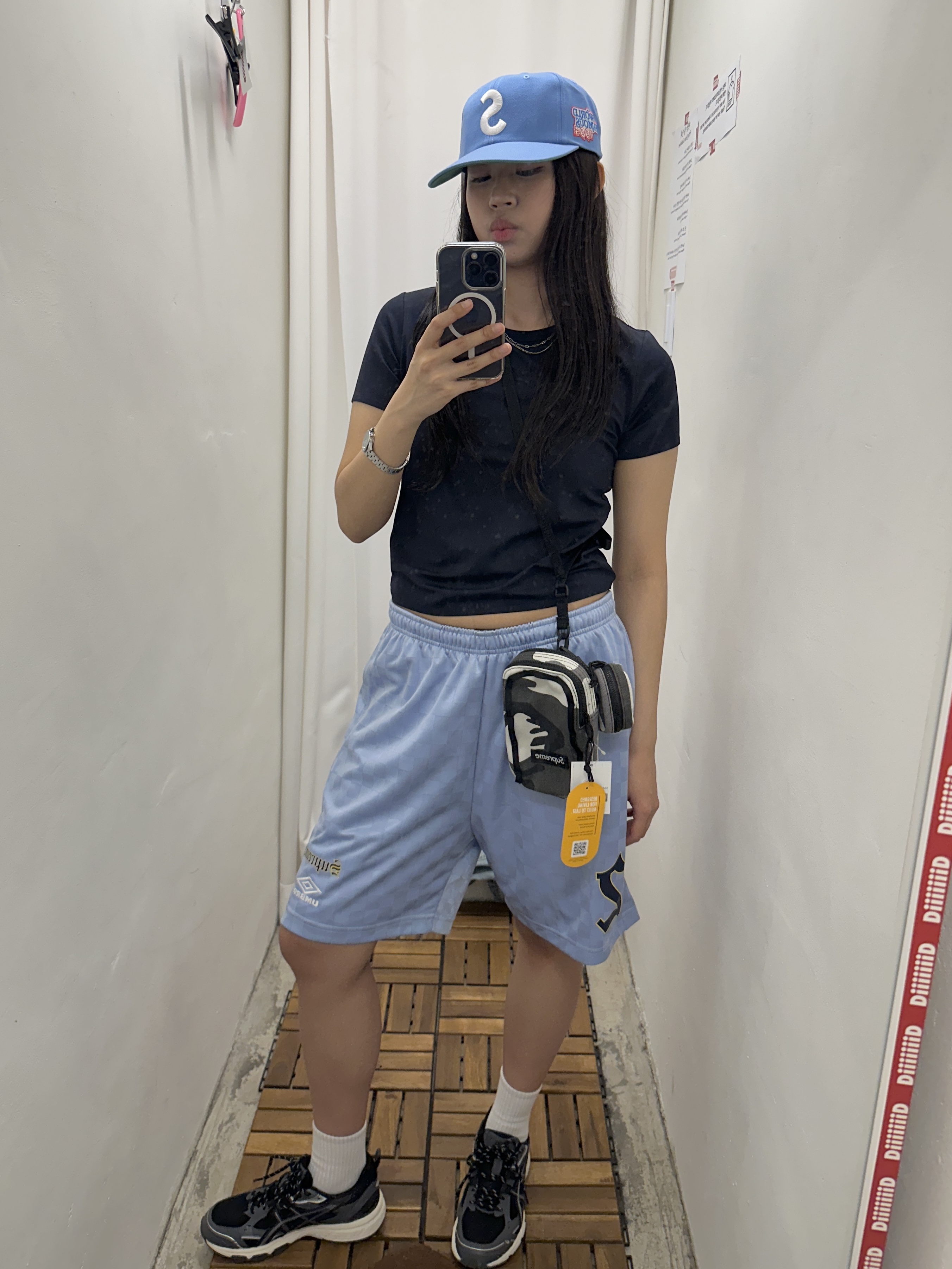 Supreme x Umbro Soccer Shorts Light Blue - 22SS, Supreme World Famous S Logo 6-Panel Light Blue - 25SS 착용 스타일 - 1