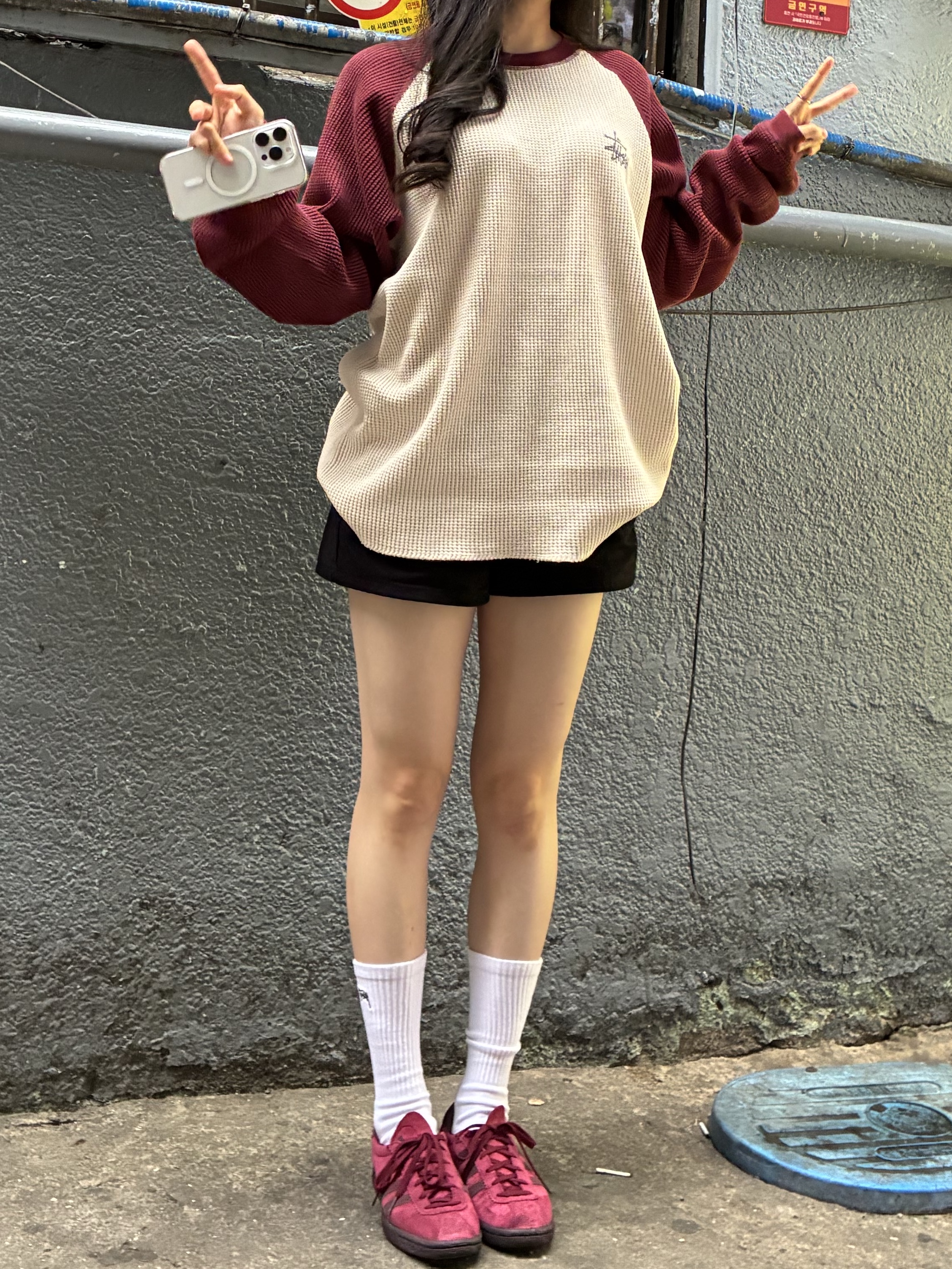 Stussy Basic Stussy Thermal 2 Tone LS T-Shirt Off White, Stussy Small Stock Crew Socks White (3 Pack) 착용 스타일