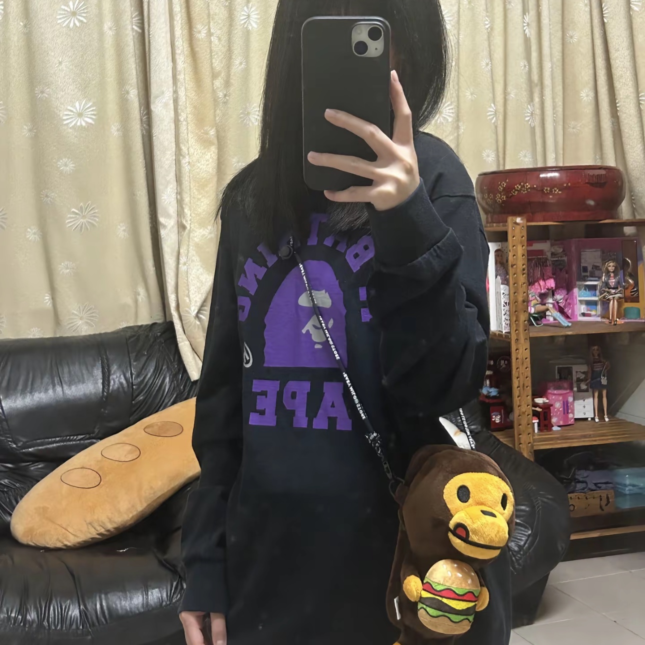 BAPE Baby Milo Mobile Bag 1 Brown 착용 스타일