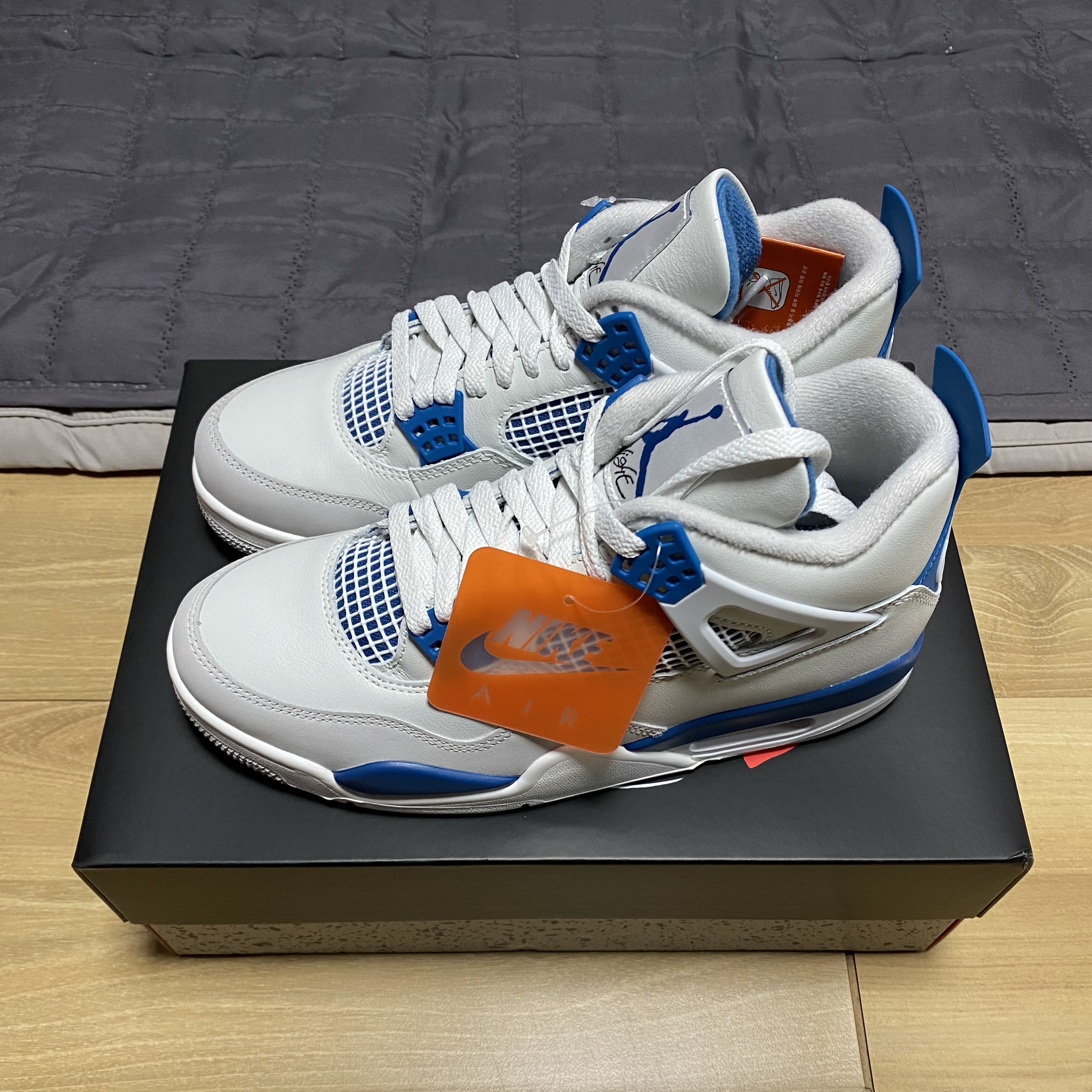 Jordan 4 Retro Industrial Blue 착용 스타일