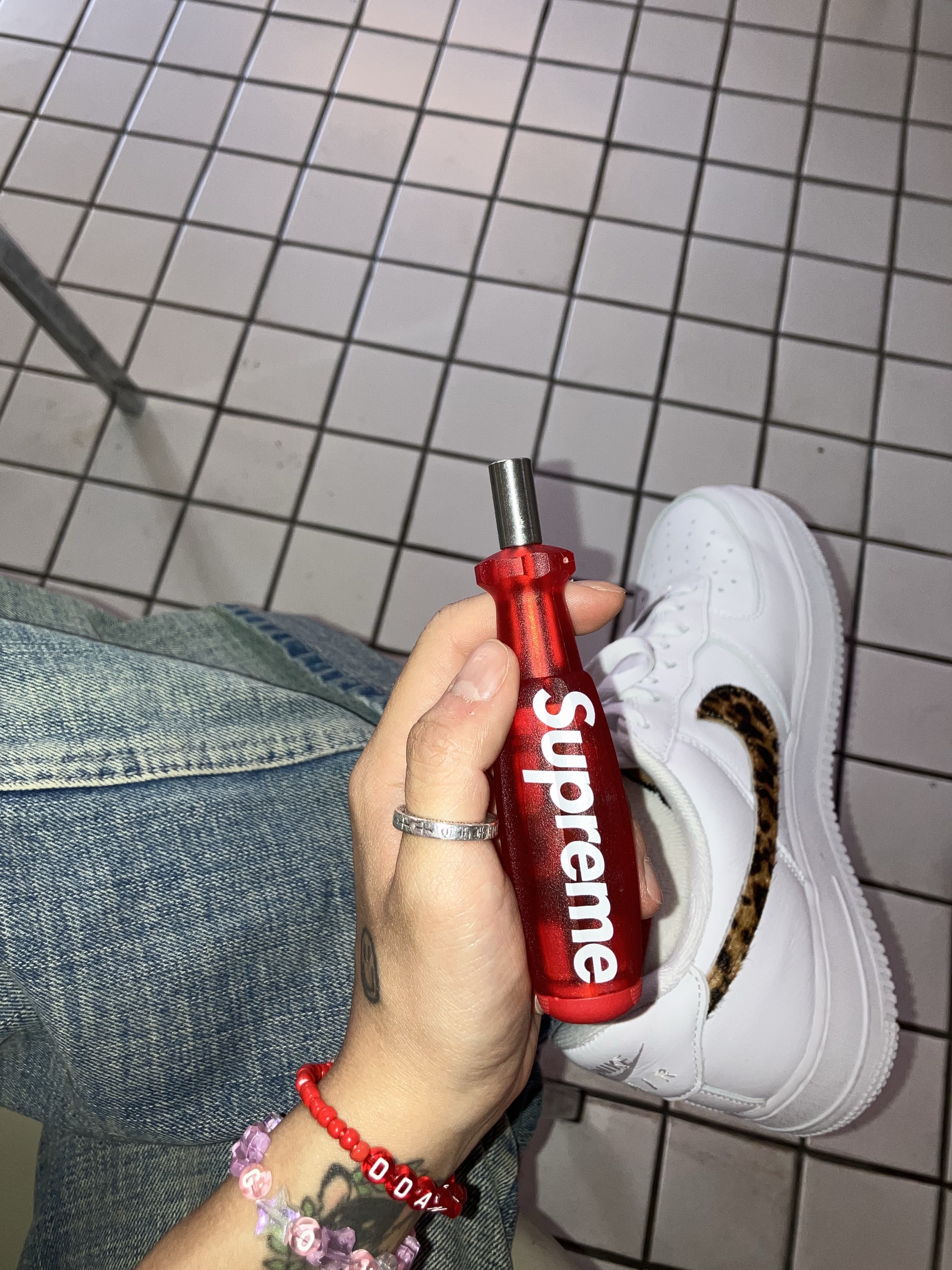 Supreme x PB Swiss Tools Screwdriver Red - 25SS, Nike x Supreme x GOODENOUGH Air Force 1 Low White - 25SS 착용 스타일 - 1