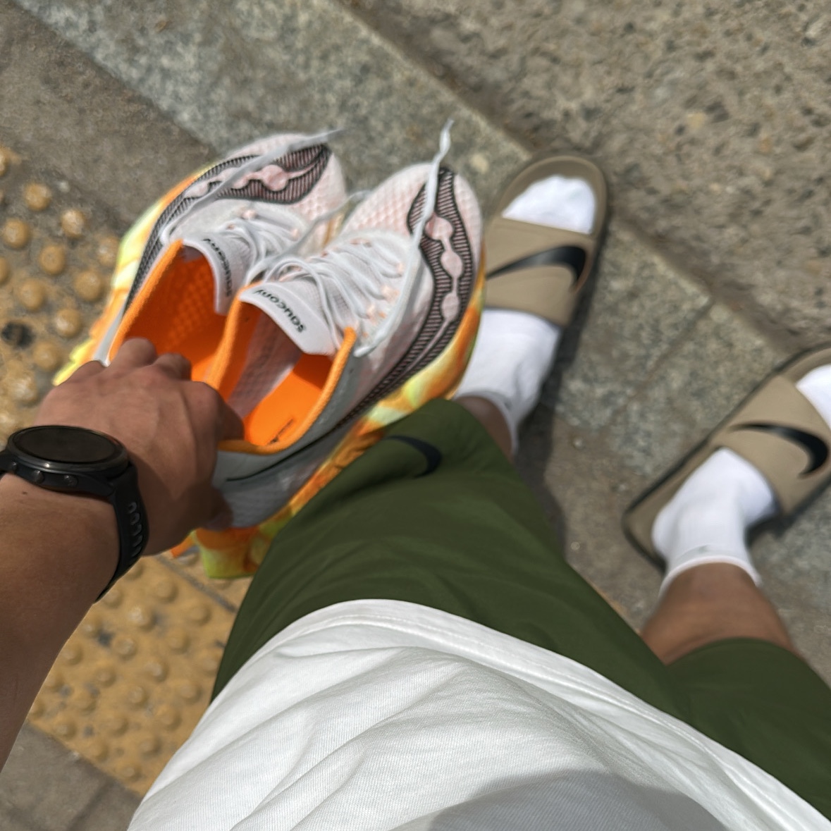 Saucony Endorphin Pro 4 Fog Peel 착용 스타일