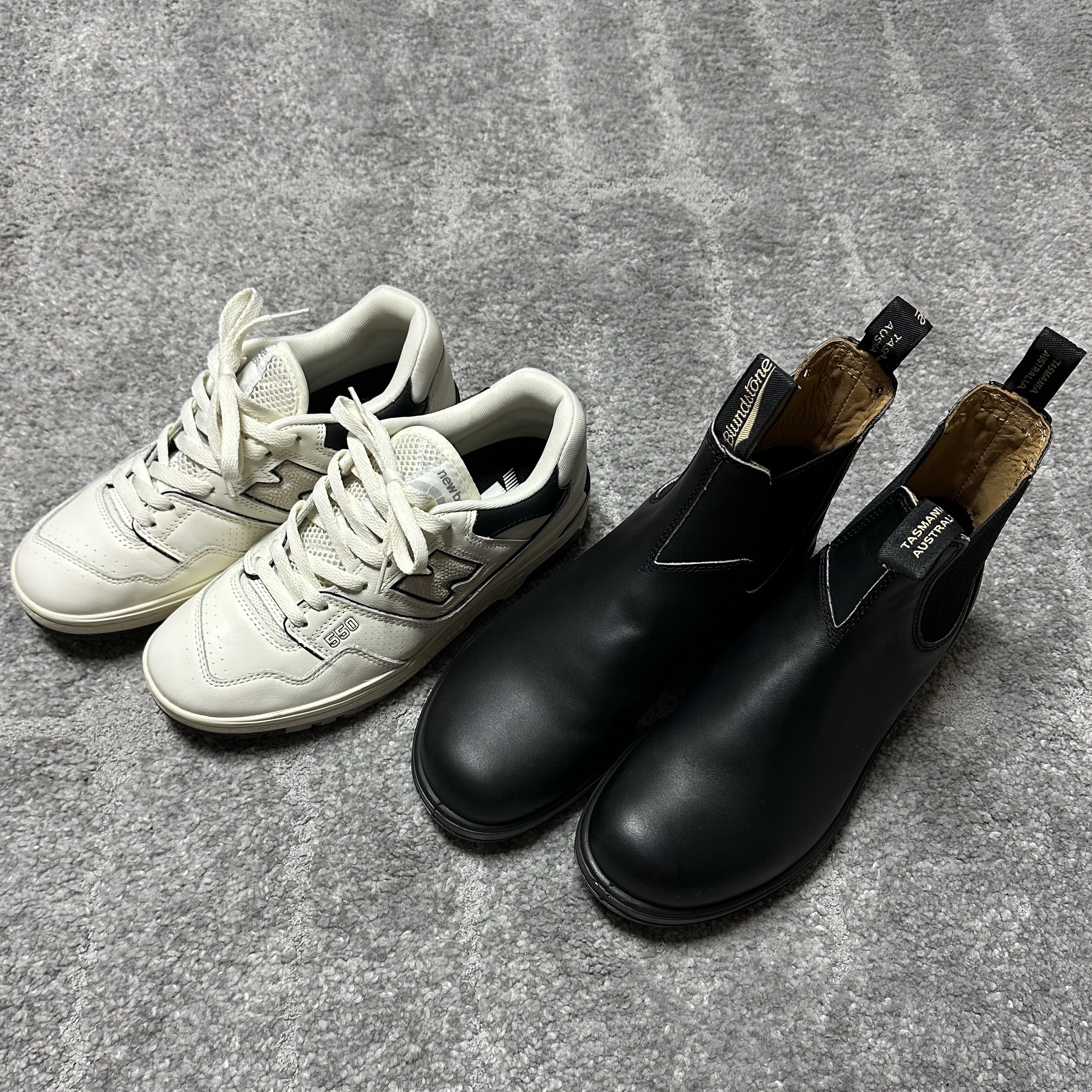 Blundstone 610 Work Boots Black, New Balance 550 White Grey - 2E Wide 착용 스타일