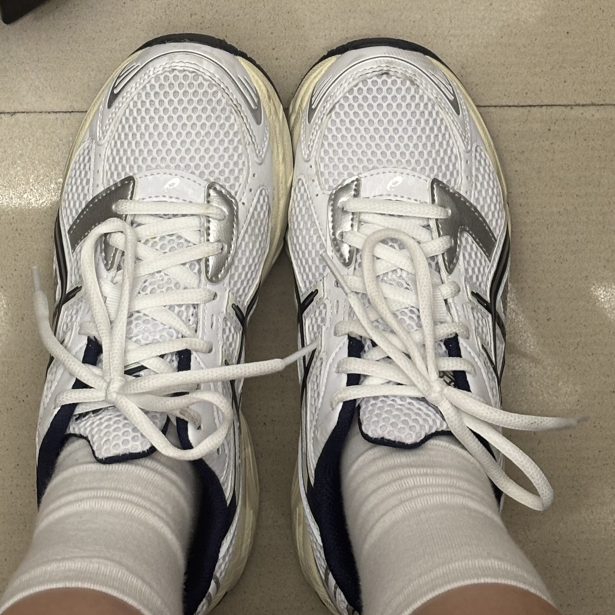 (W) Asics Gel-1130 White Midnight 착용 스타일 - 1