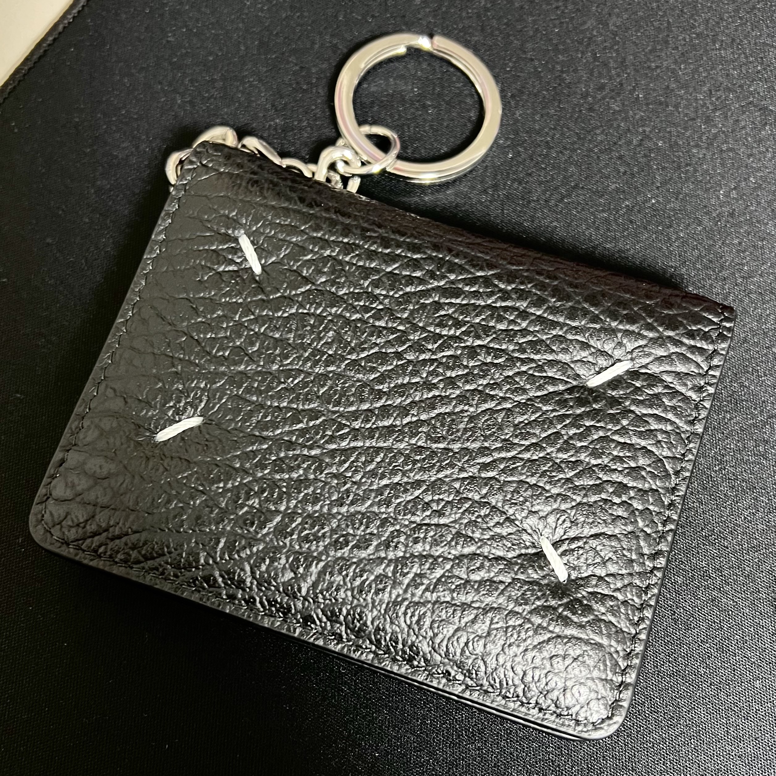 Maison Margiela Keyring Wallet Black 착용 스타일