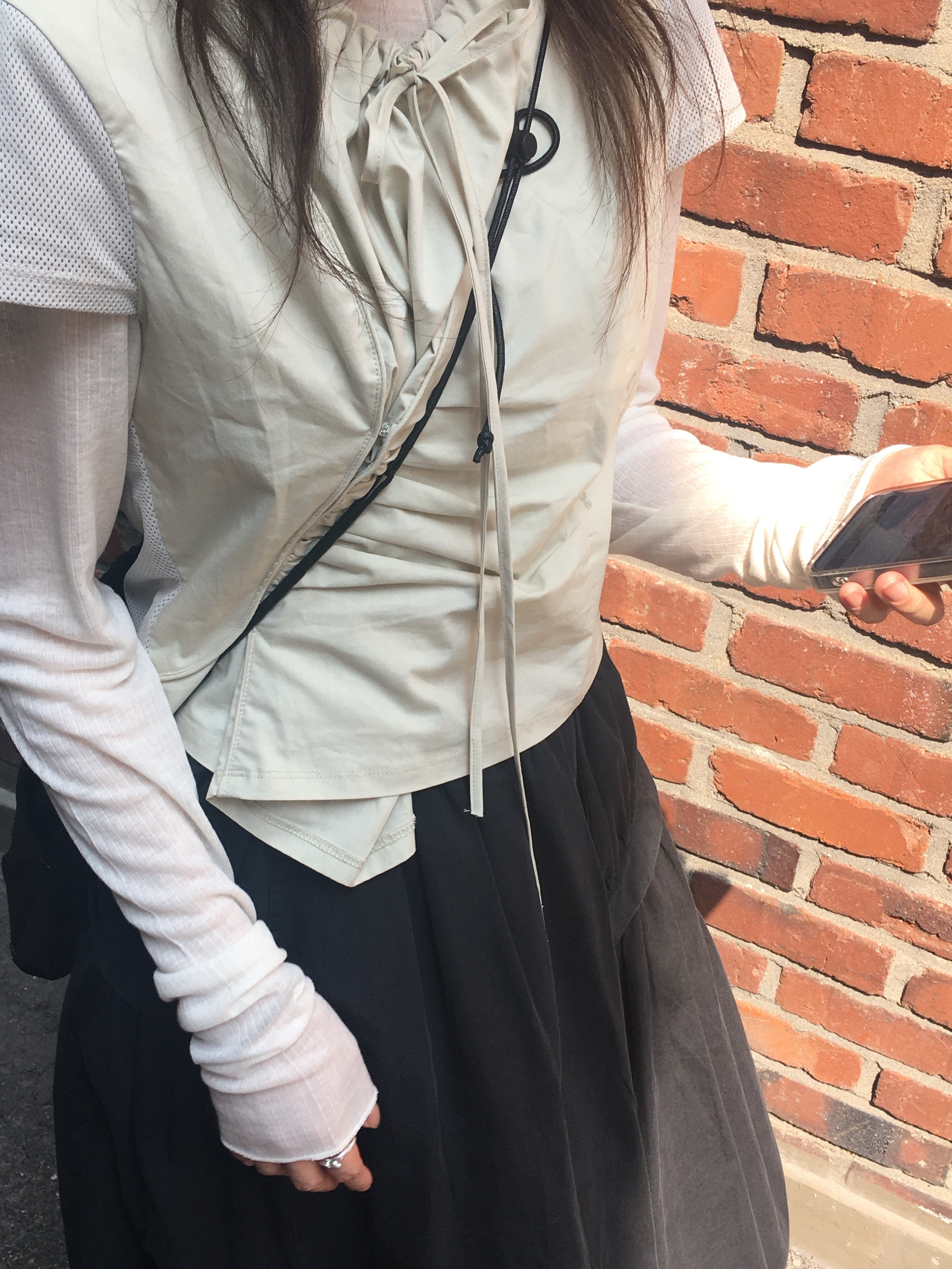 (W) Mischief Side Hook Shirring Shirts Charcoal, New Balance 410v5 Black - 2E Wide 착용 스타일 - 2