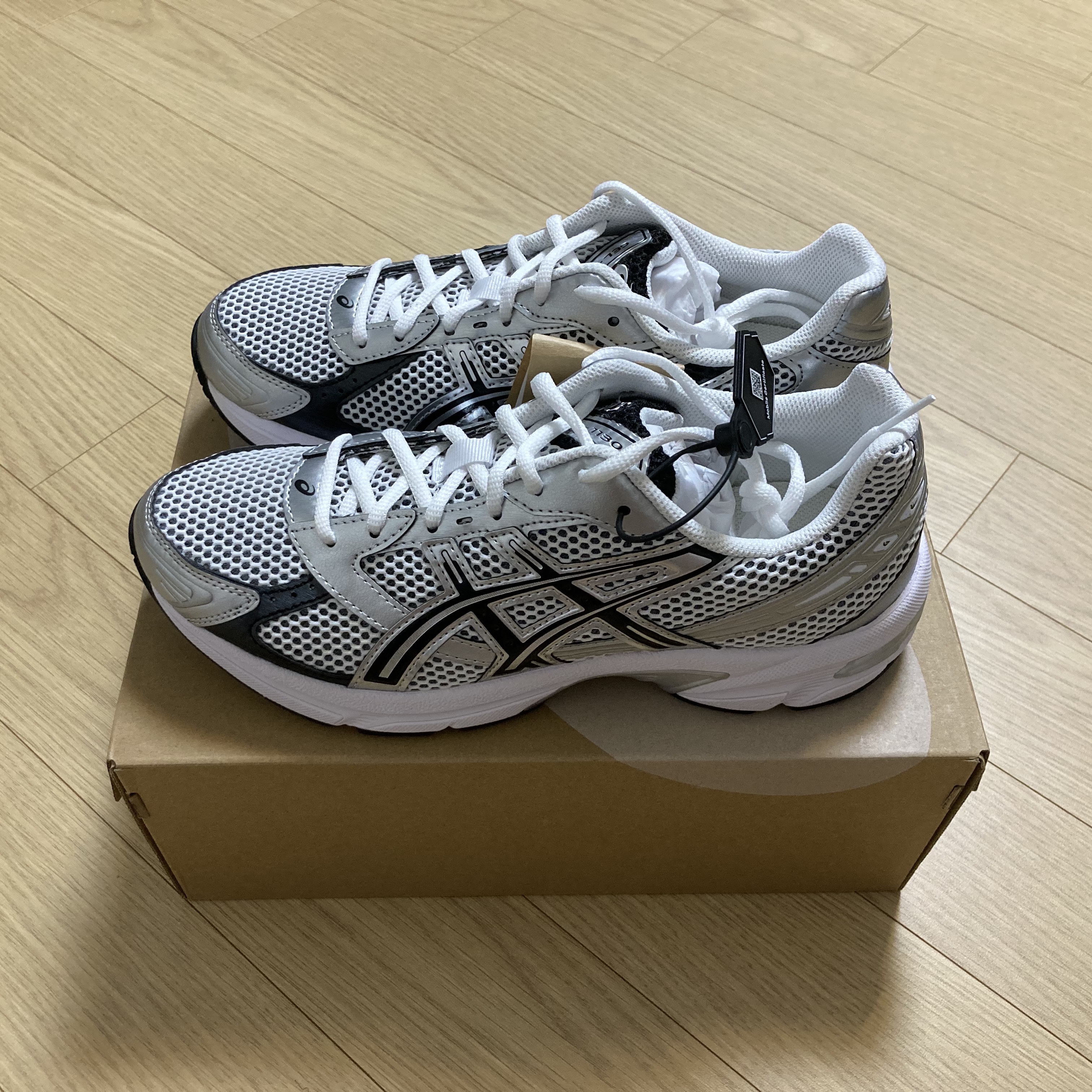 Asics Gel-1130 White Black 착용 스타일 - 3