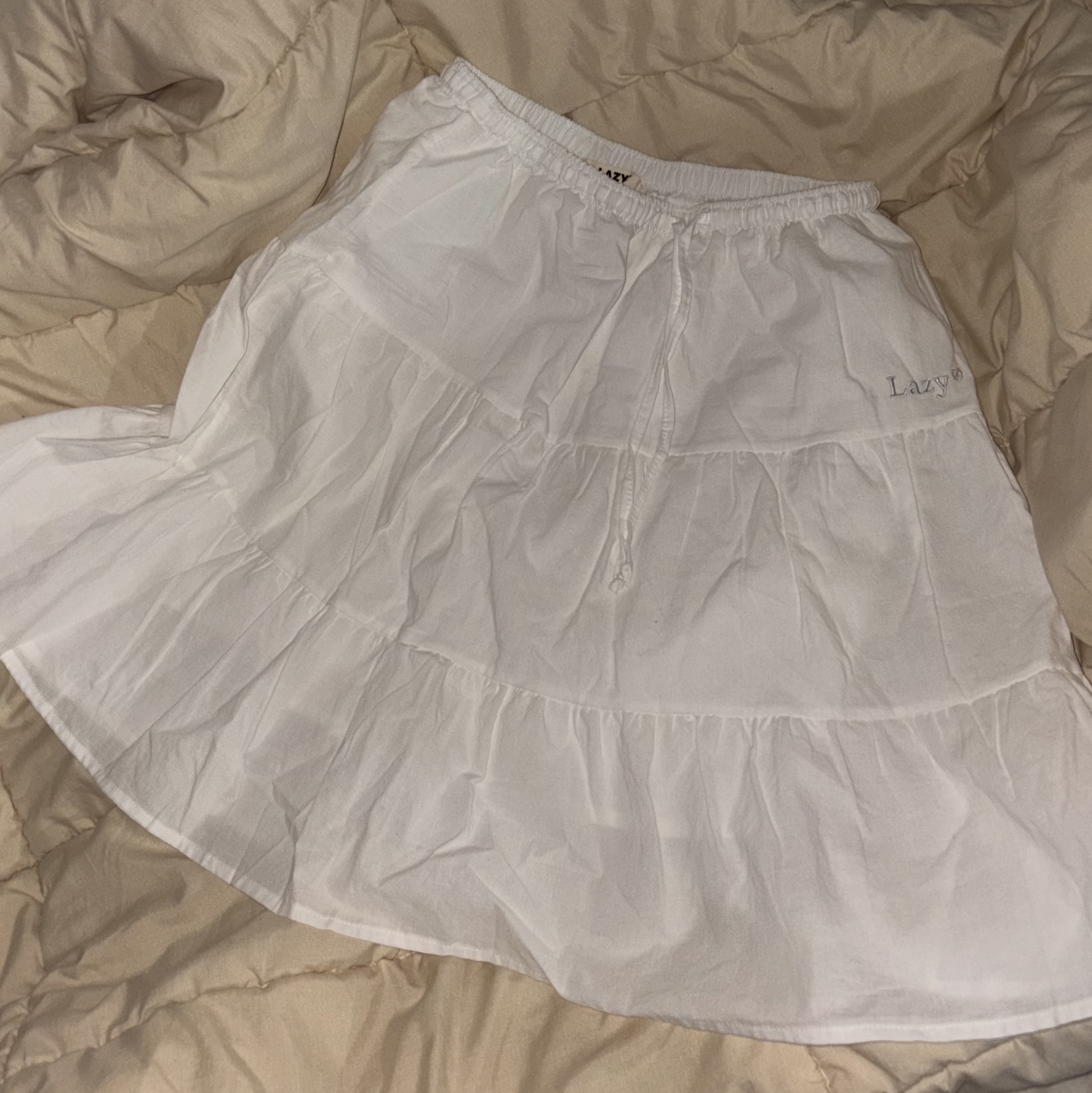 LAZYZ Lazy Cang Cang Shirring Half Skirt White 착용 스타일