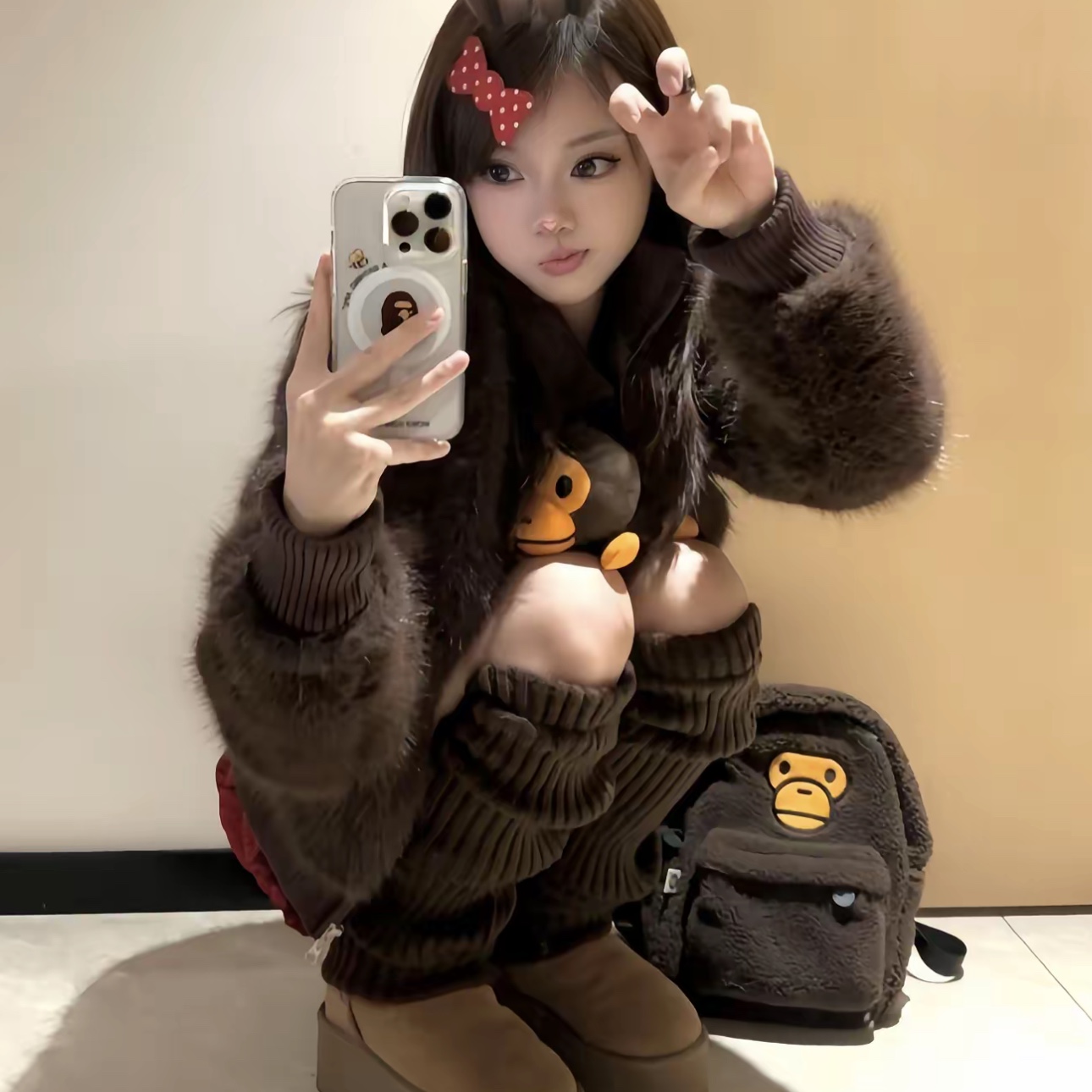 BAPE Baby Milo Mini Fur Backpack Brown 착용 스타일