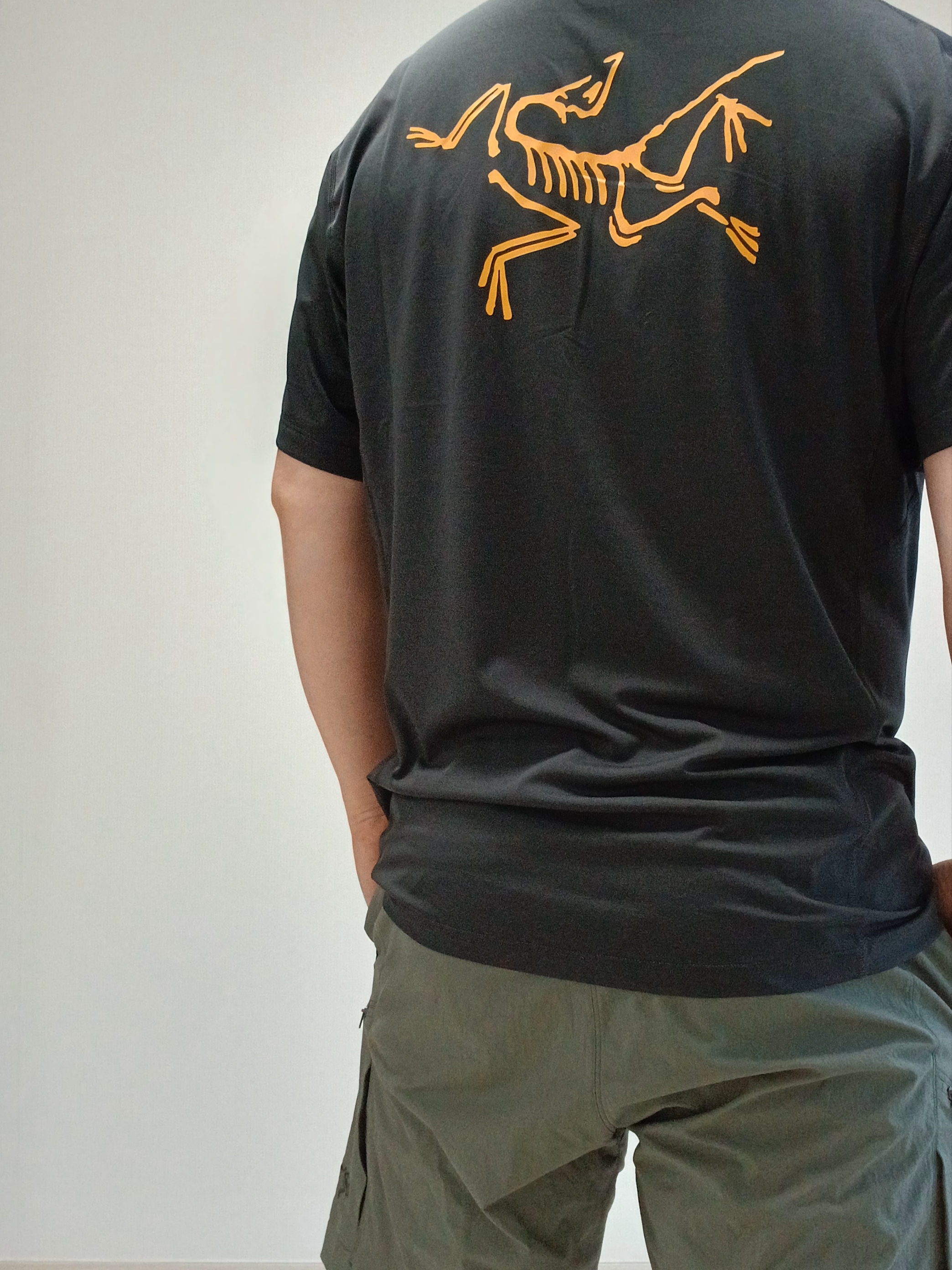 Arc'teryx Motus Arcword Crew SS T-Shirt Black Heather, Arc'teryx Small Bird Cap 24K Black 착용 스타일 - 4